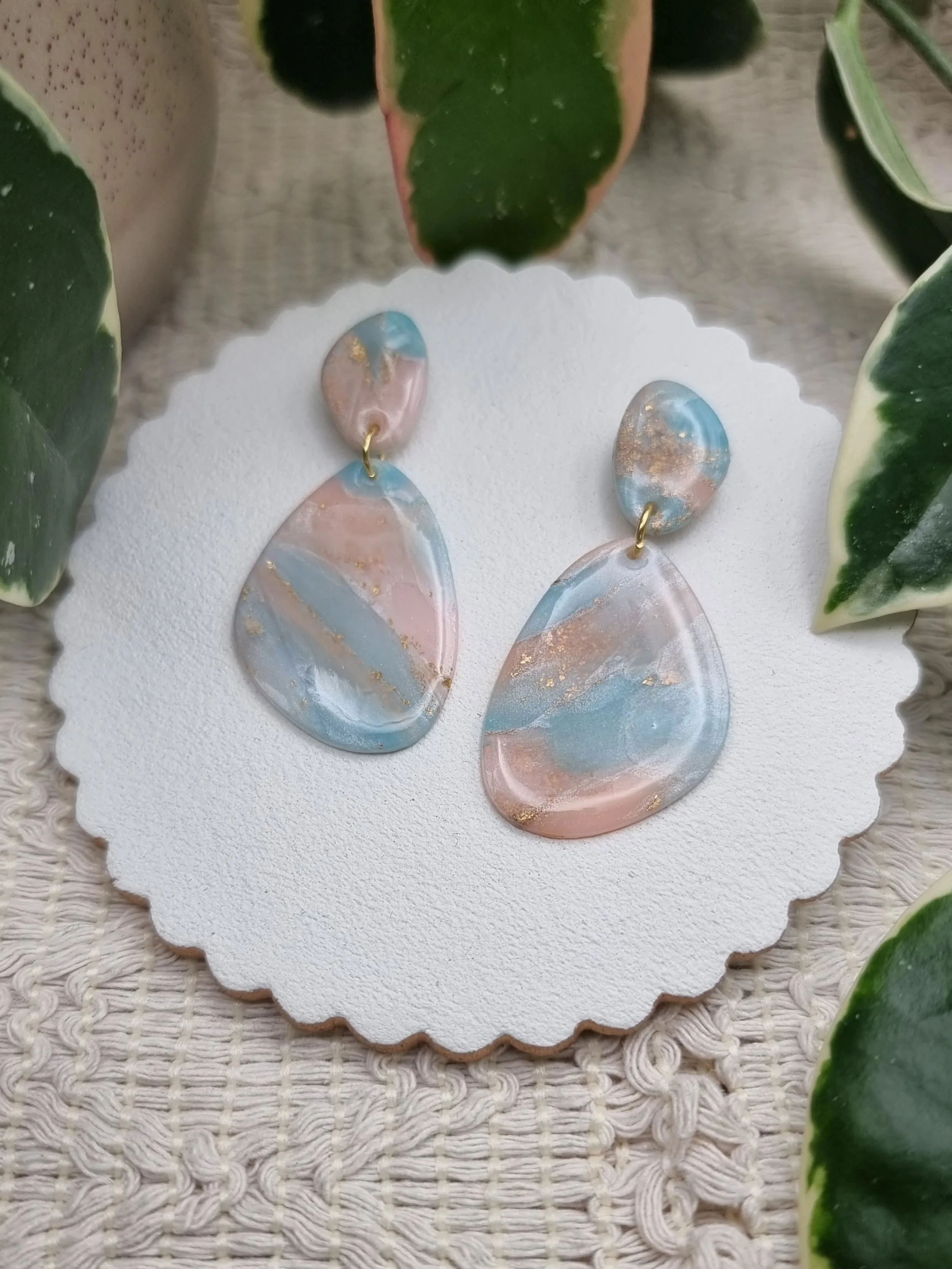 When I took these out of the oven, the effect of the clay reminded me of the colours of the clouds at dawn. ☁️☀️🌅

The Dawn Clouds earrings are available on my website. I will be uploading more over the next few days. Thank you for all the support y