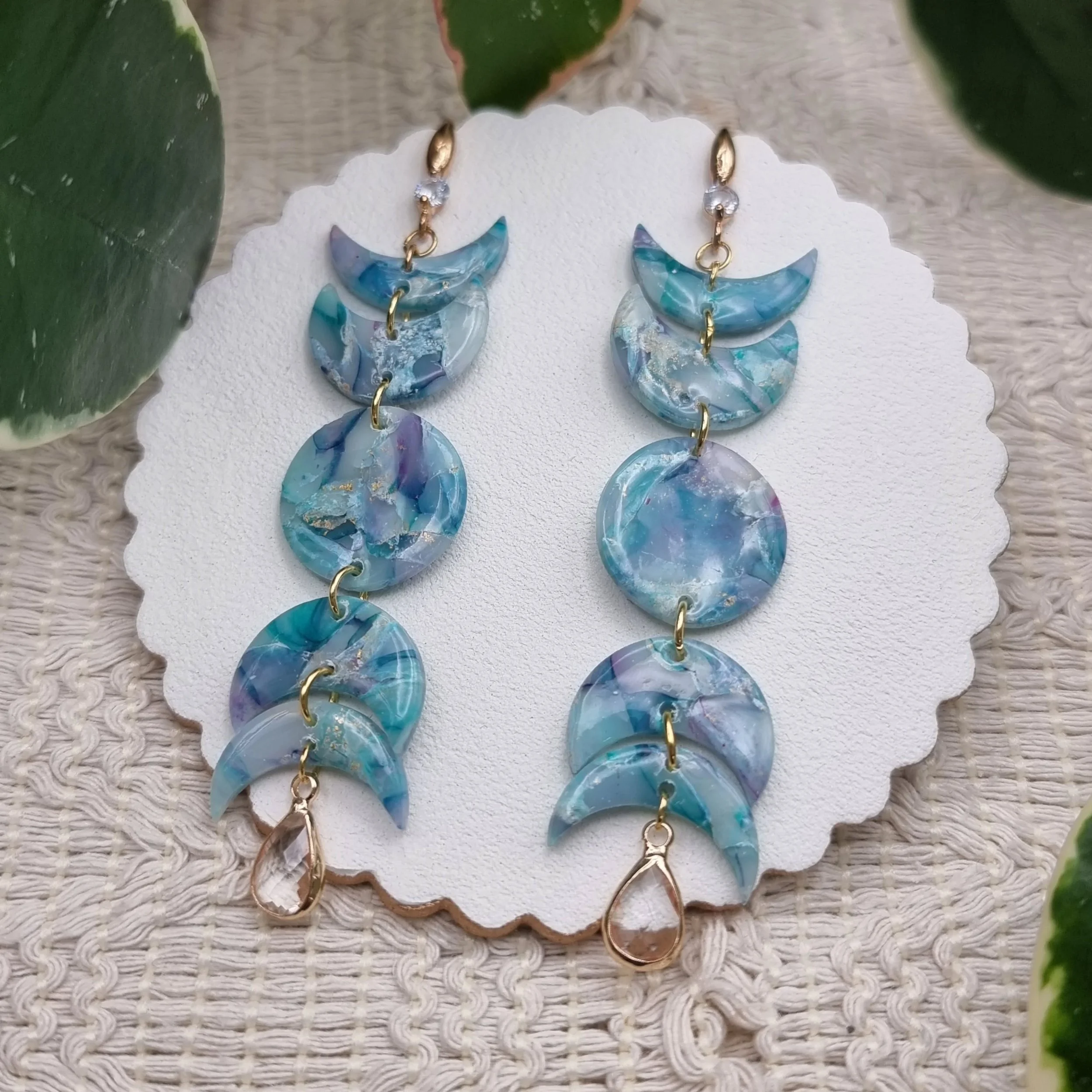 These Phase de la Lune statement earrings are made of the scraps of the Scalloped Teal and Gold earrings I showed you last week. They were lots of fun to make.

Swipe to see how they shine! I used polyurethane varnish on those to keep them super ligh