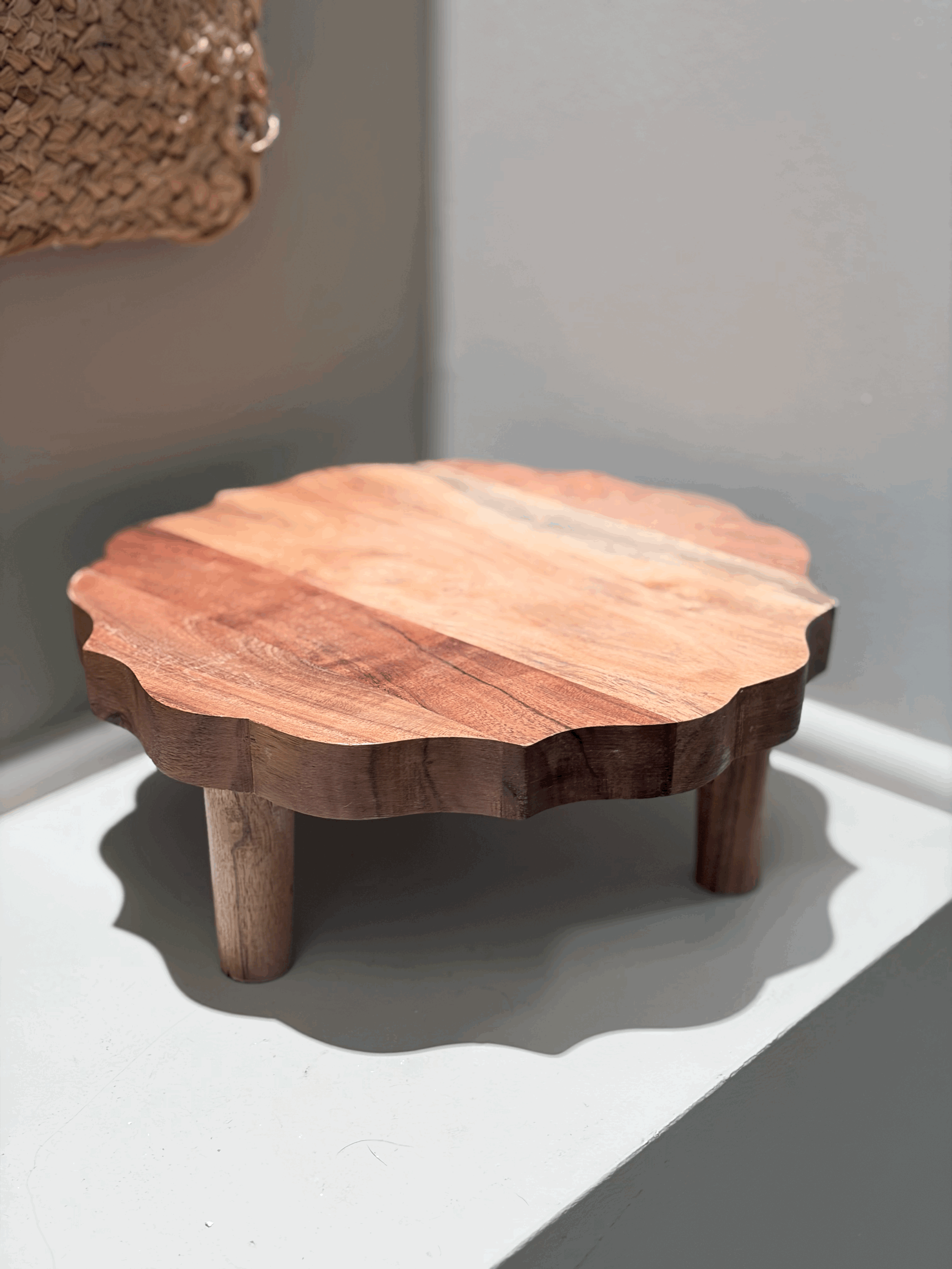Bramble-Round Cake Stand