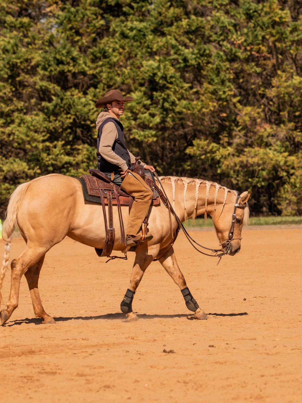 The little moments don&rsquo;t feel big now&hellip; but they&rsquo;re everything later. Day by day, we are working for a future you can&rsquo;t see yet&mdash;but we know it&rsquo;s coming. ✨👑

@j.m.lott 
📸 Double U Photo

#shiningspark 
#horsesofin