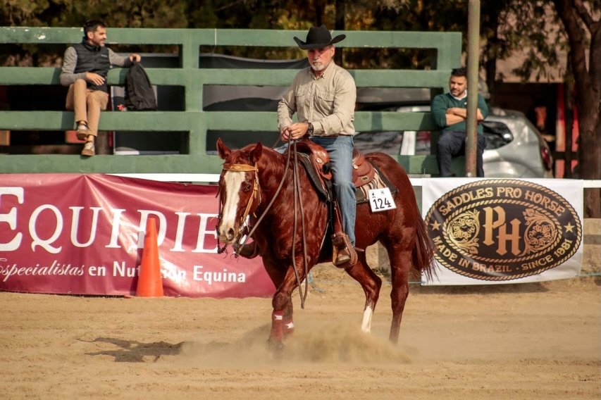 A huge congratulations to my father, Ernesto De Aragon, on stepping into the show pen for his very first reining competition! 👏

What makes this even more special is that he did it aboard Moonlite Gun, a horse he trained himself from the ground up. 