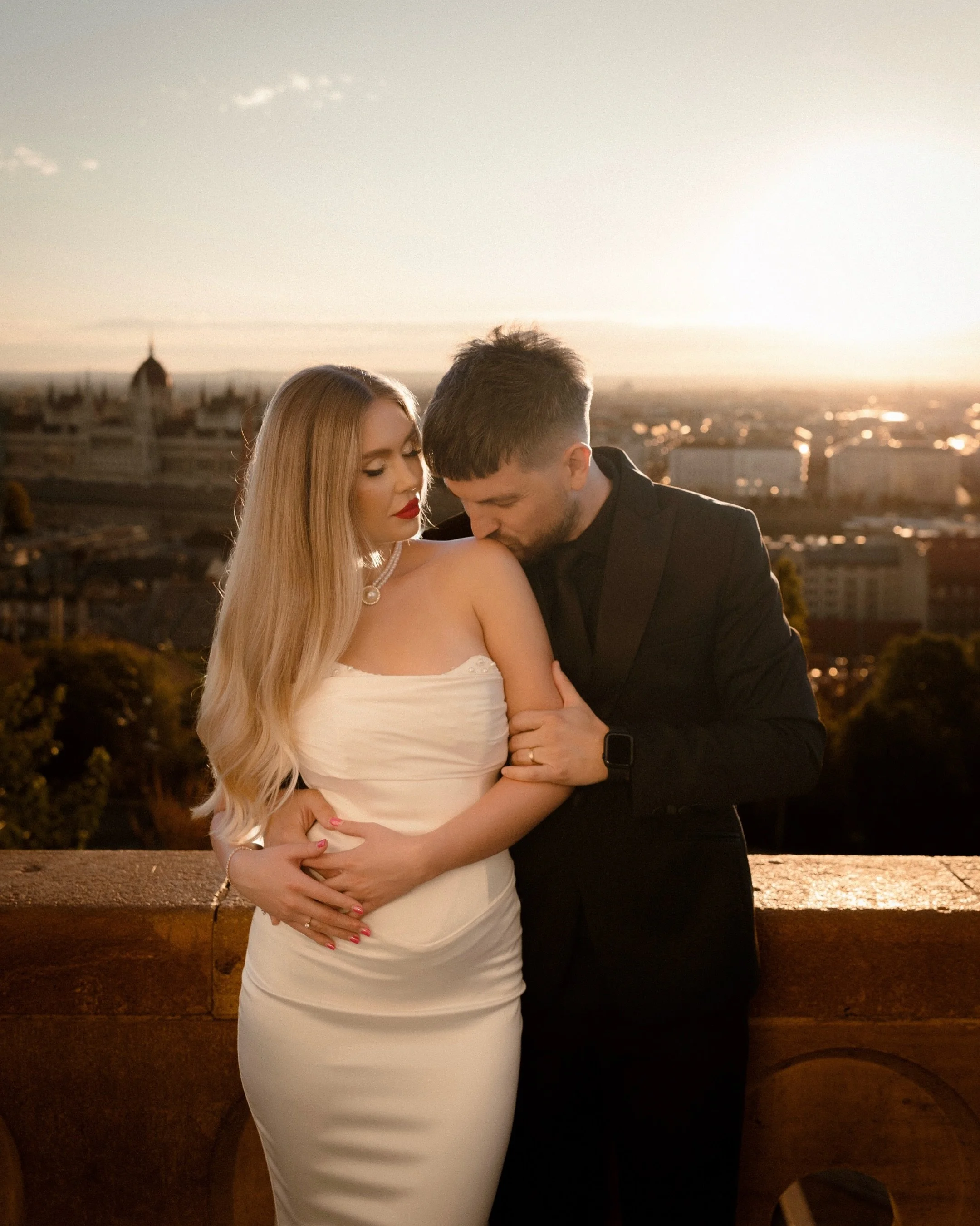 ☀️Sunrise over Budapest

#weddinphotographer #sunriseinbudapest #fishermanbastion #brideandgroominspo #fotograftimișoara