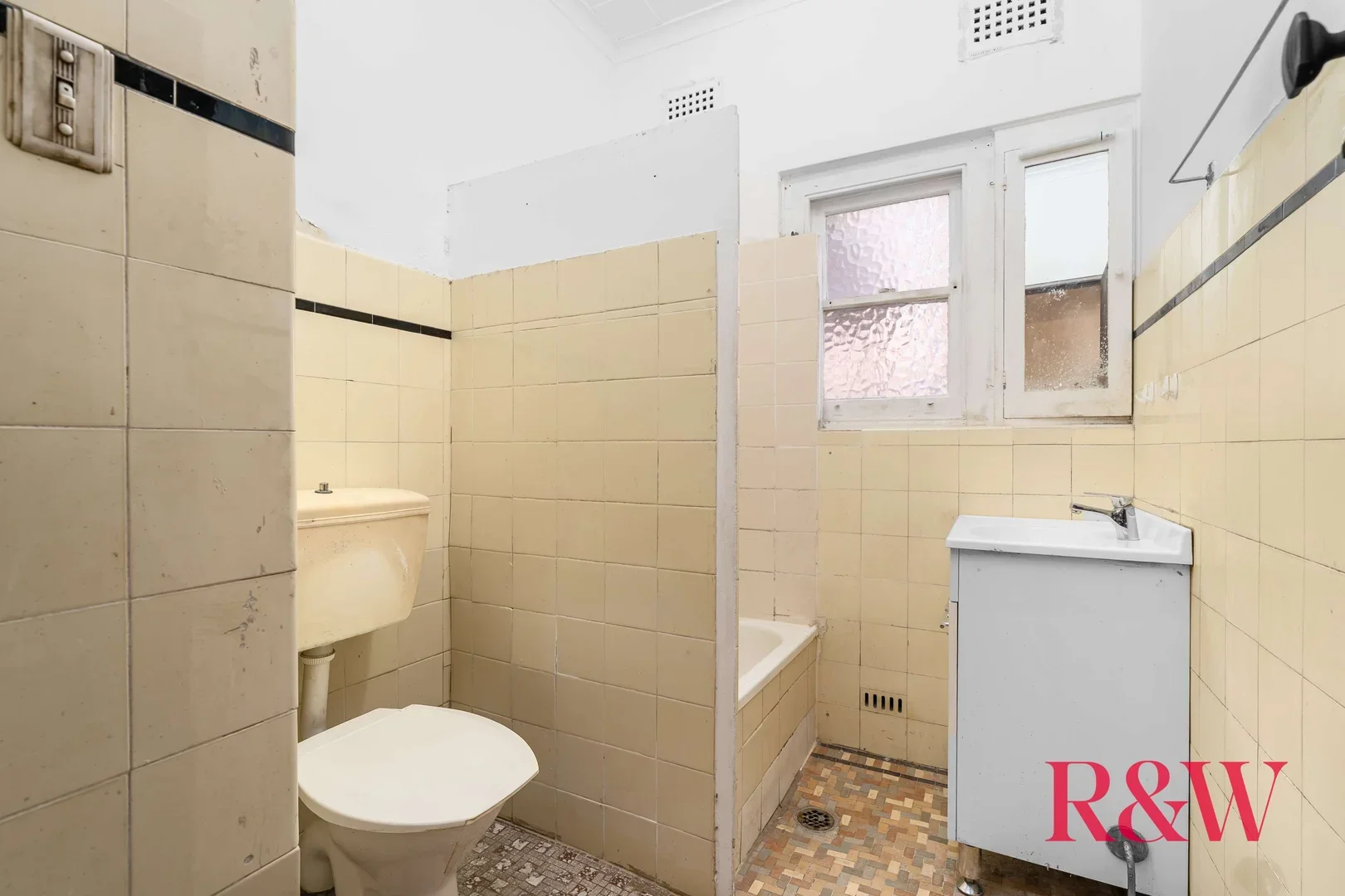 52 Amos Street, Westmead NSW: bathroom with cream tiles