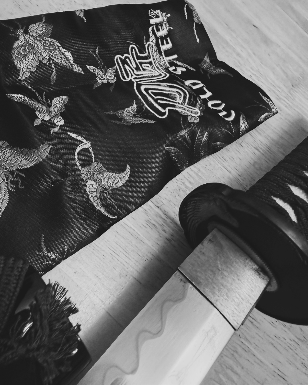 1x Cold Steel Wakizashi Sword with Scabbard and Embroidered Sword Bag
VALUE $400.00-2,400.00