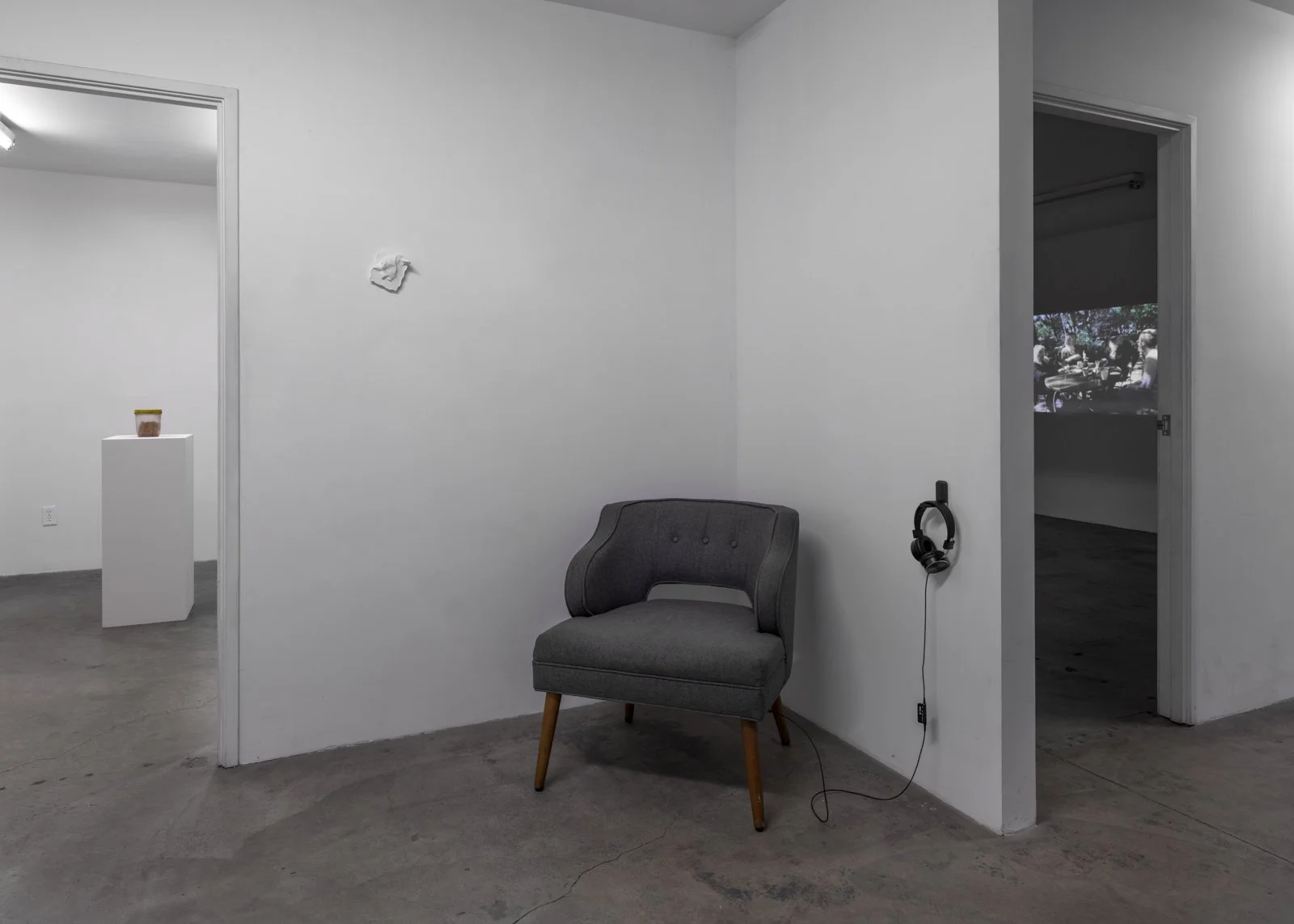  Julien Bismuth, perchings, 2024 Installation view Photo: Fredrik Nilsen 