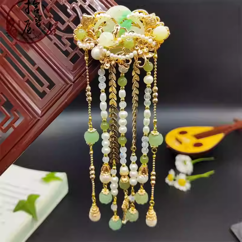 Retro jade tassel hair crown