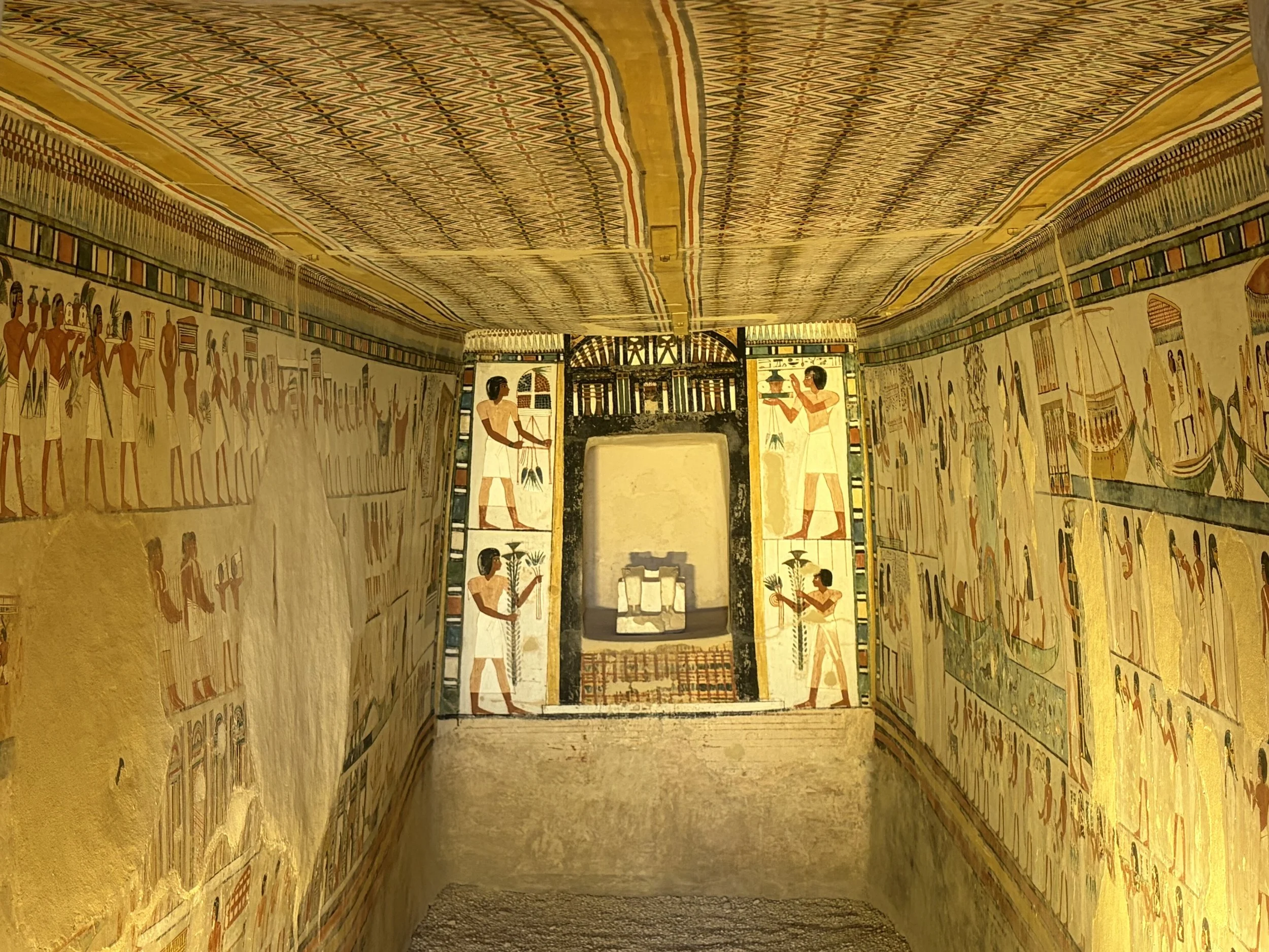 The Noble Tombs: Reading Daily Life in Tomb Paintings