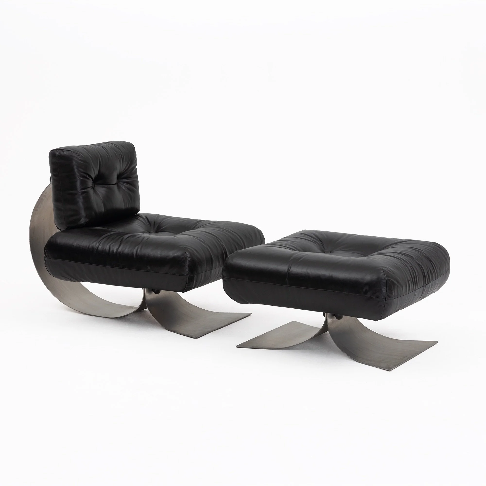 Oscar Niemeyer “Alta” Lounge Chair and Ottoman for Mobilier International, 1971