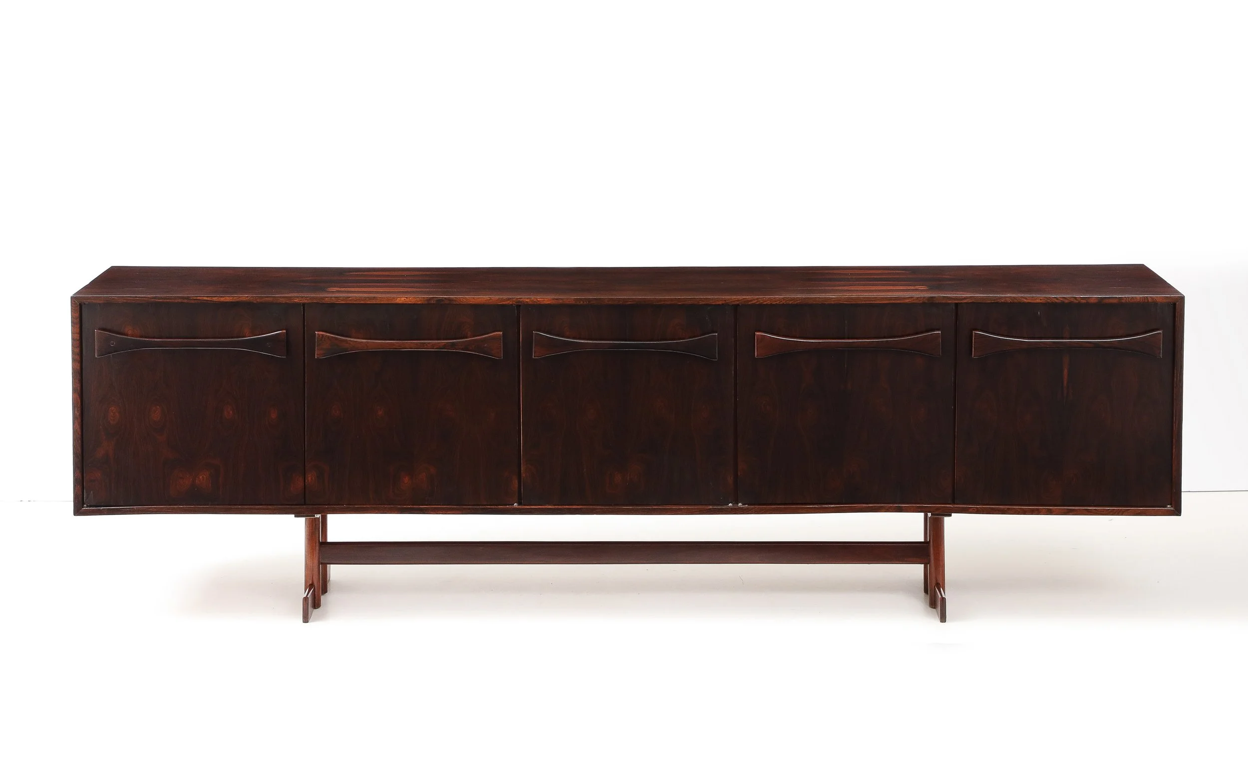 Brazilian Modern Rosewood Credenza With Bow Design by Novo Rumo, Brazil, 1960s