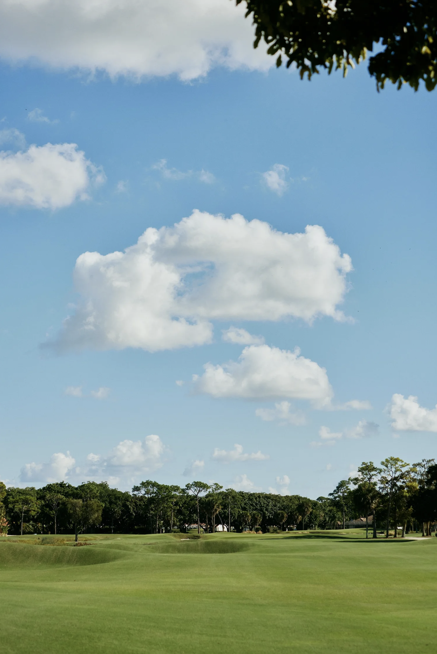 slow-sunday-creatives-kris-ryan-jlindeberg-golf-ambassadors-19.png