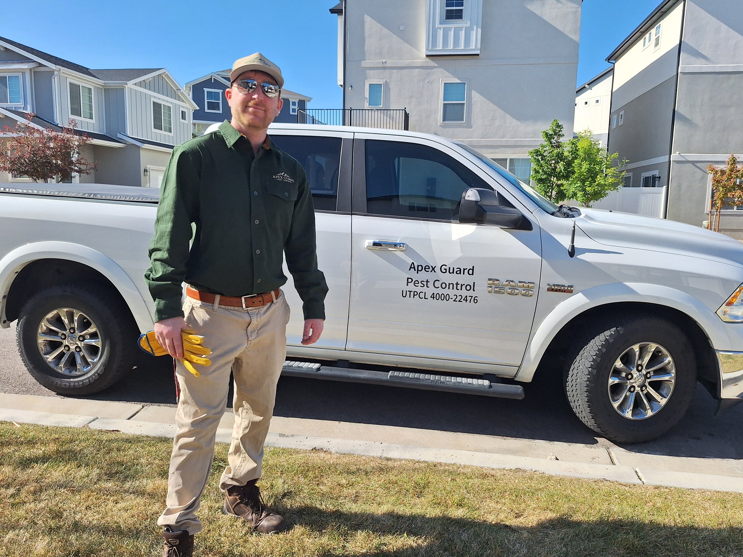 apex-guard-pest-control-technician-utah.jpg