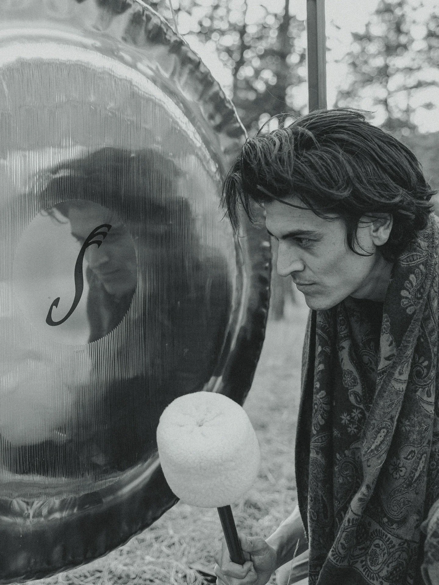 Vibe Temple is rooted in the understanding that sound and vibration are not merely sensory experiences, but fundamental forces that shape matter, emotion, and consciousness itself. Using advanced resonance technologies, our offerings bridge the gap b