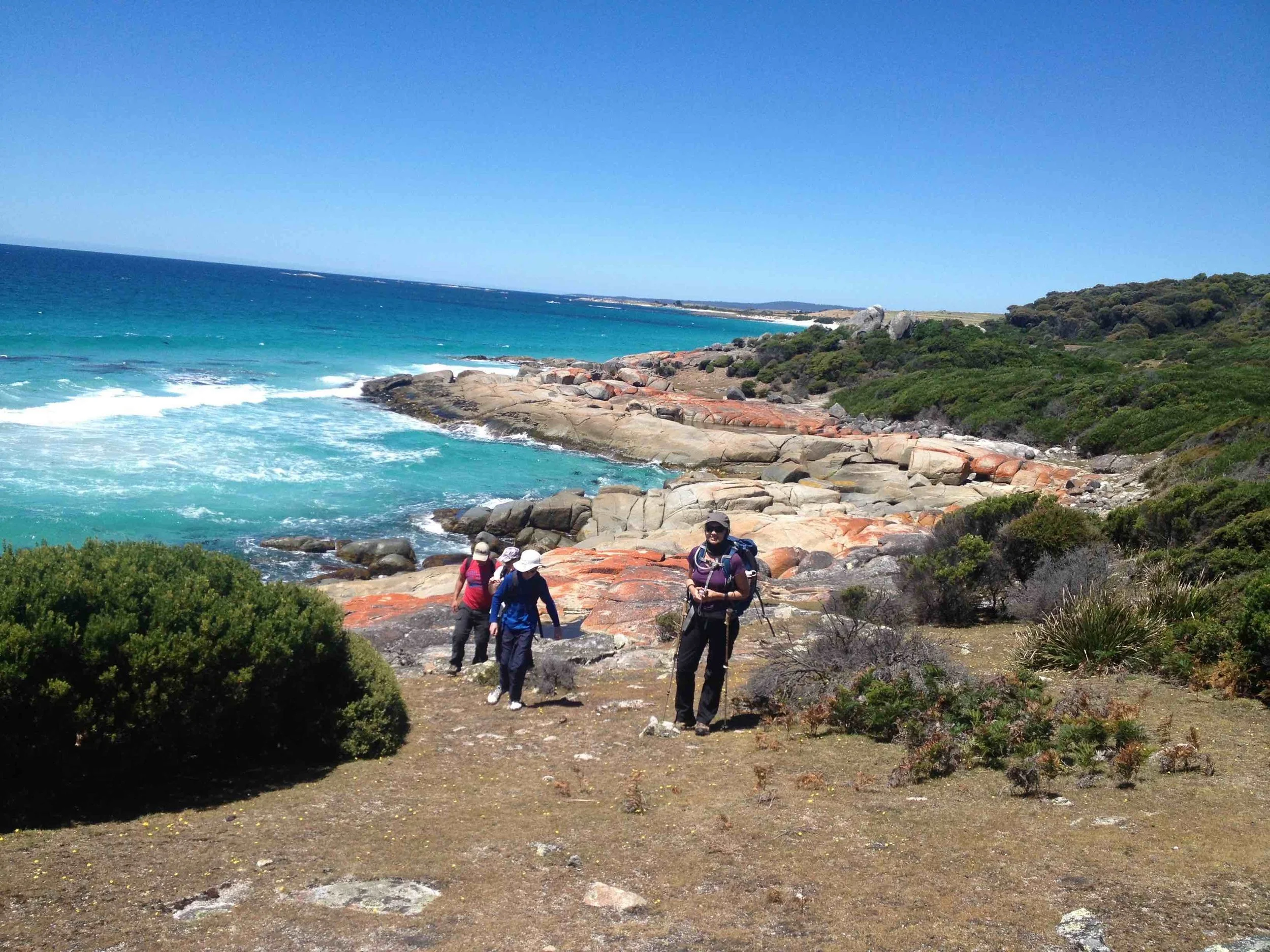 Colours of the Bay of Fires - sapphire sea and red rocks