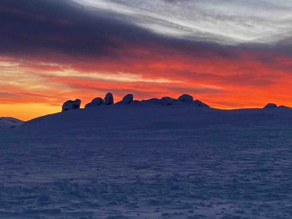 Pink and orange sunrise over the mountains in Kosciuszko National Park