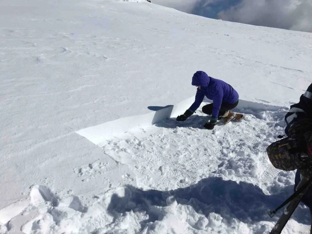 Making snow blocks for the walls