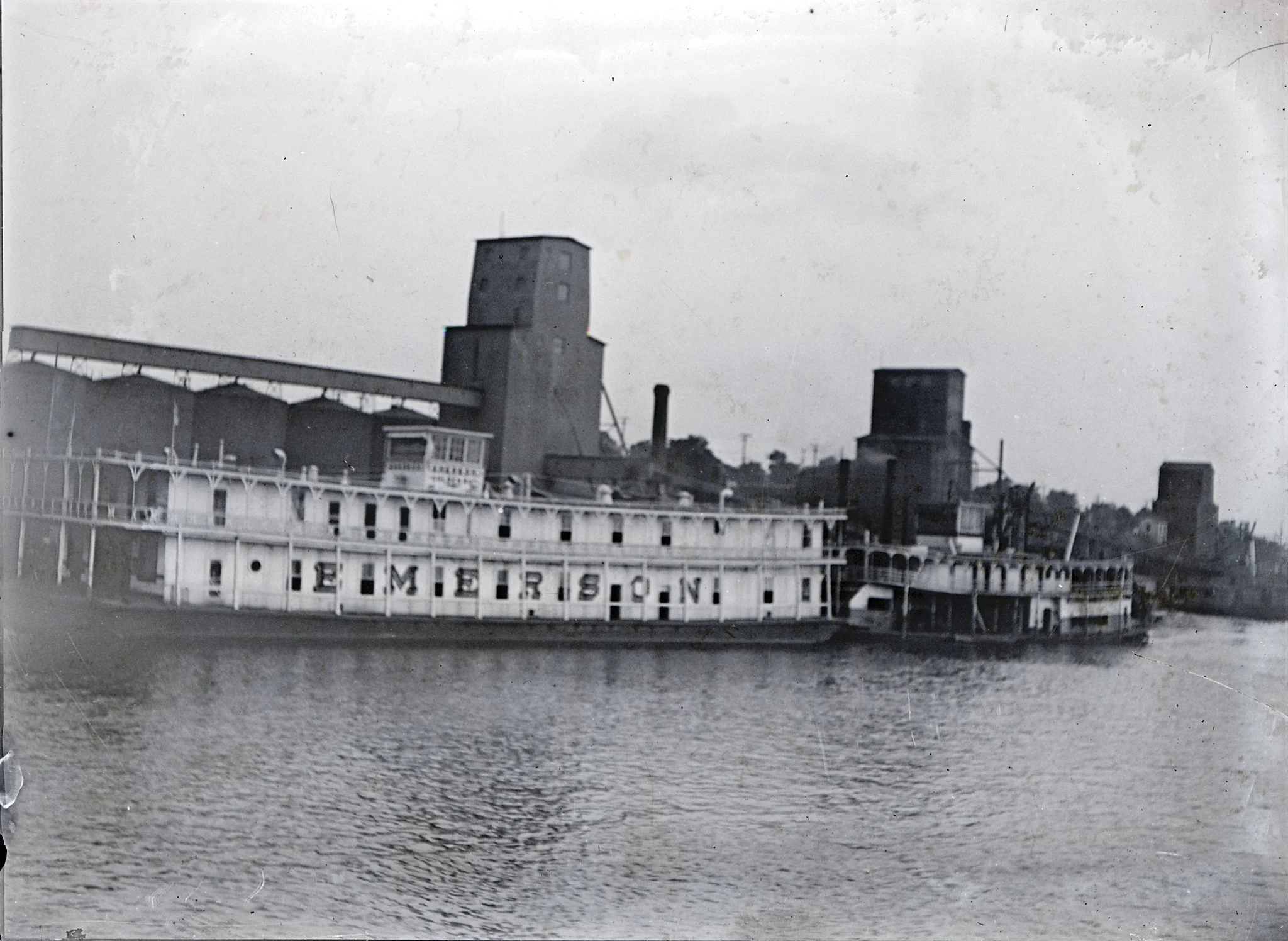 Paddle wheel "EMERSON" on Illinois River Pekin Illinois
