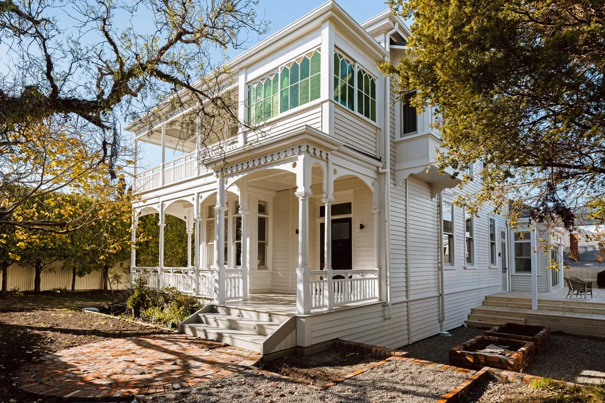 narrow-neck-character-home-restoration-and-extension-auckland.jpg