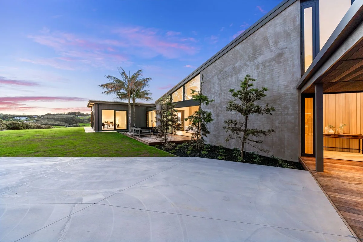 architectural-home-auckland-entry-concrete-wall-timber-detail.jpg