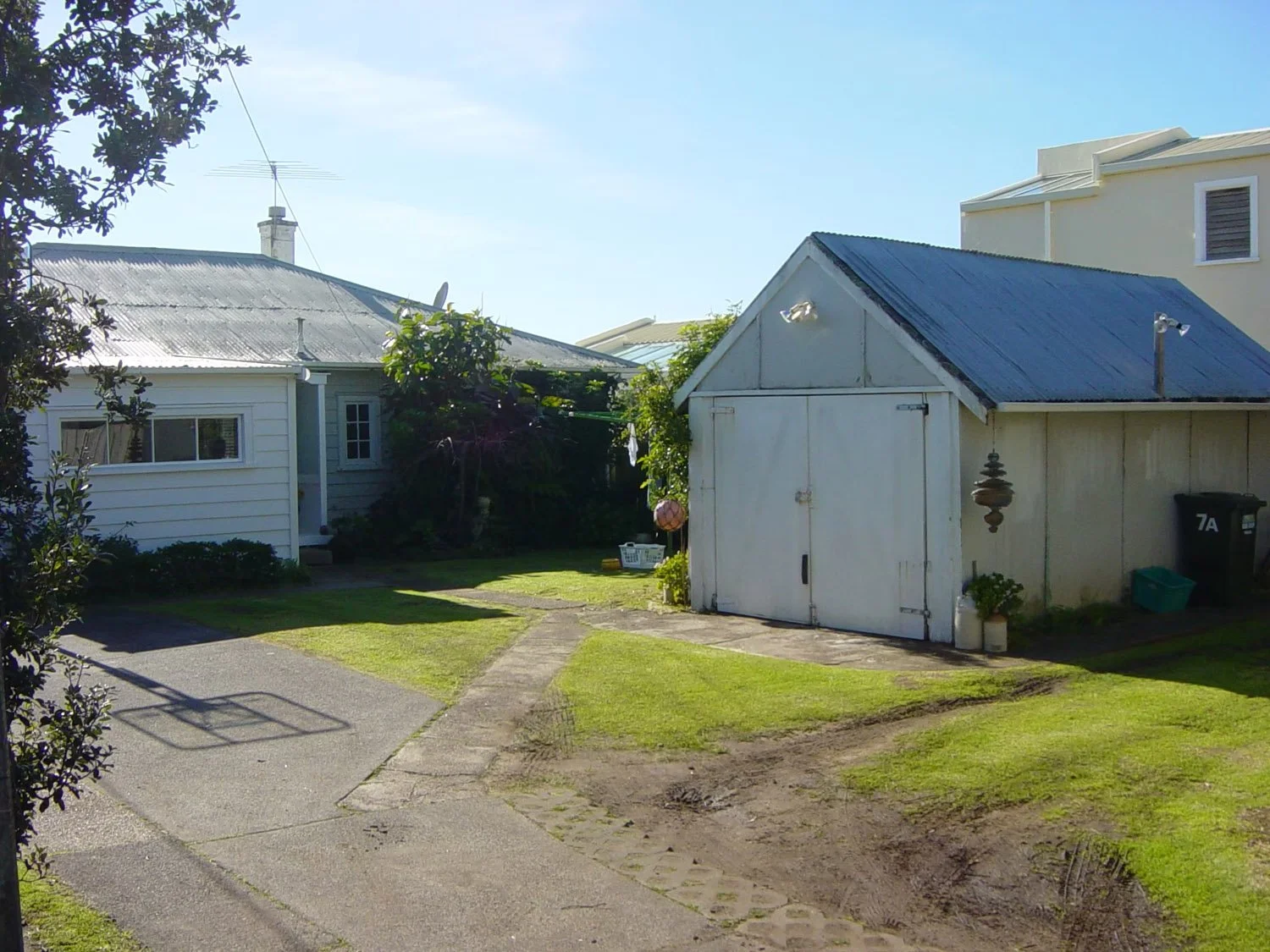 coast-and-country-homes-milford-coastal-villa-extension-transformation.jpg