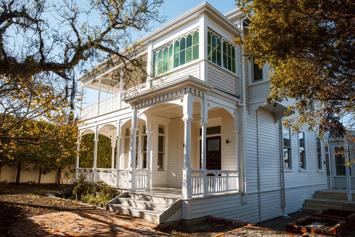 Narrow Neck Character Villa