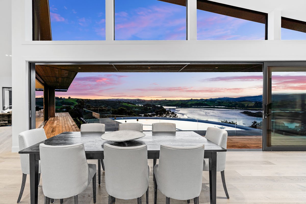 architectural-home-auckland-dining-area-large-slider-views.jpg