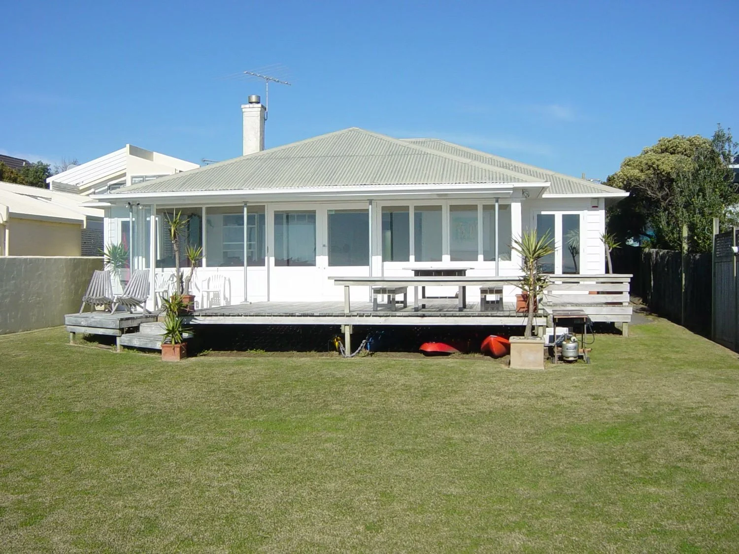 coast-and-country-homes-milford-beachfront-villa-renovation-front-elevation-transformation.jpg