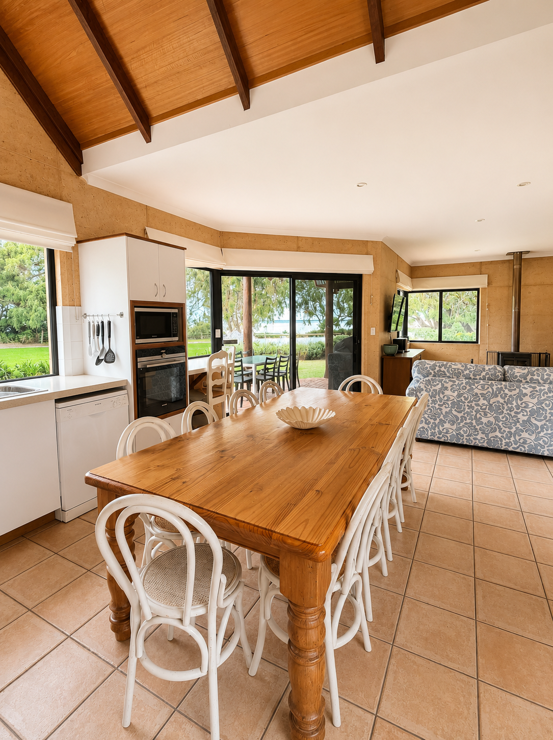 lharmone kitchen to lounge.PNG