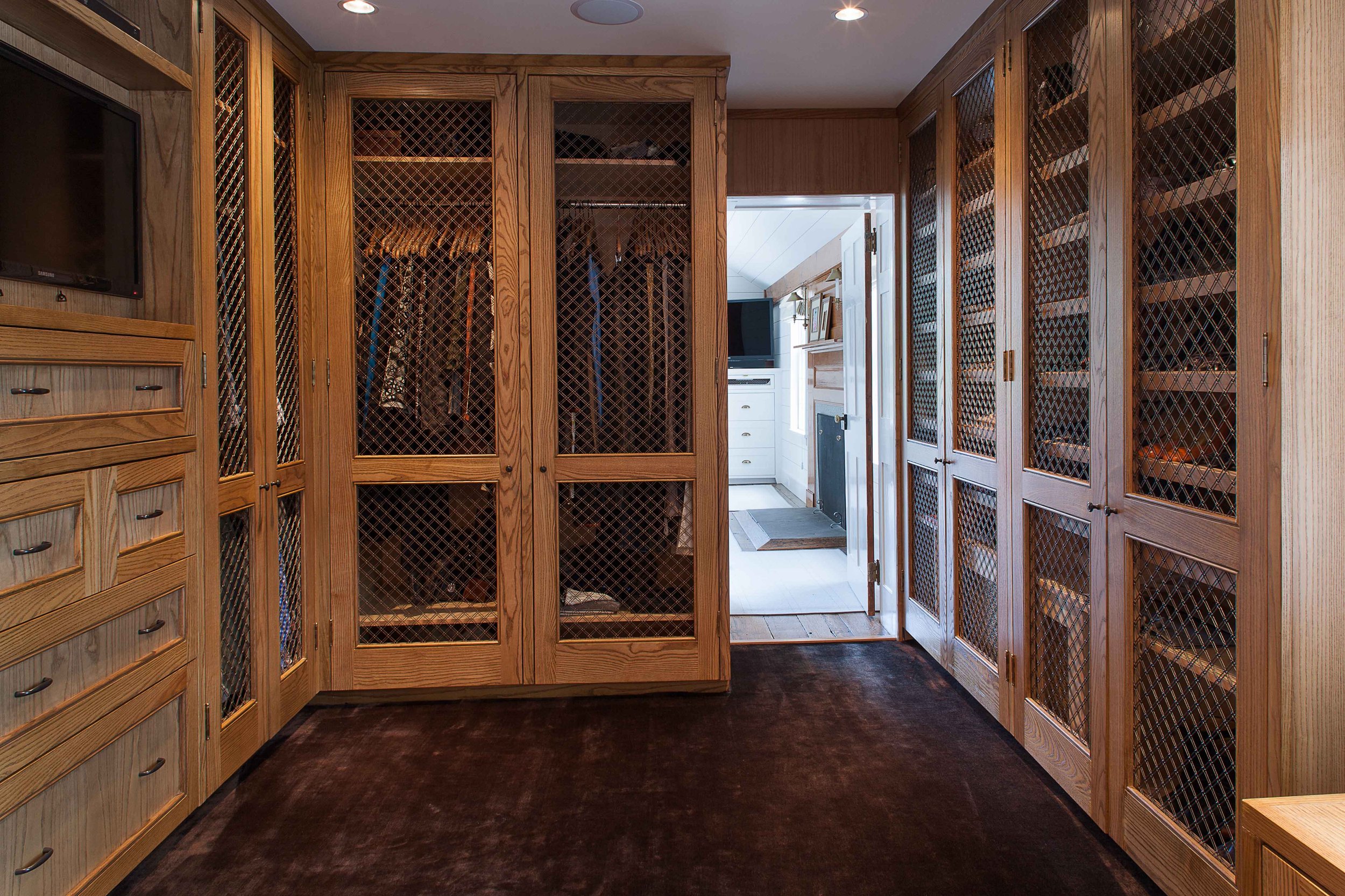07-custom-bar-built-in-wood-cabinetry.jpg