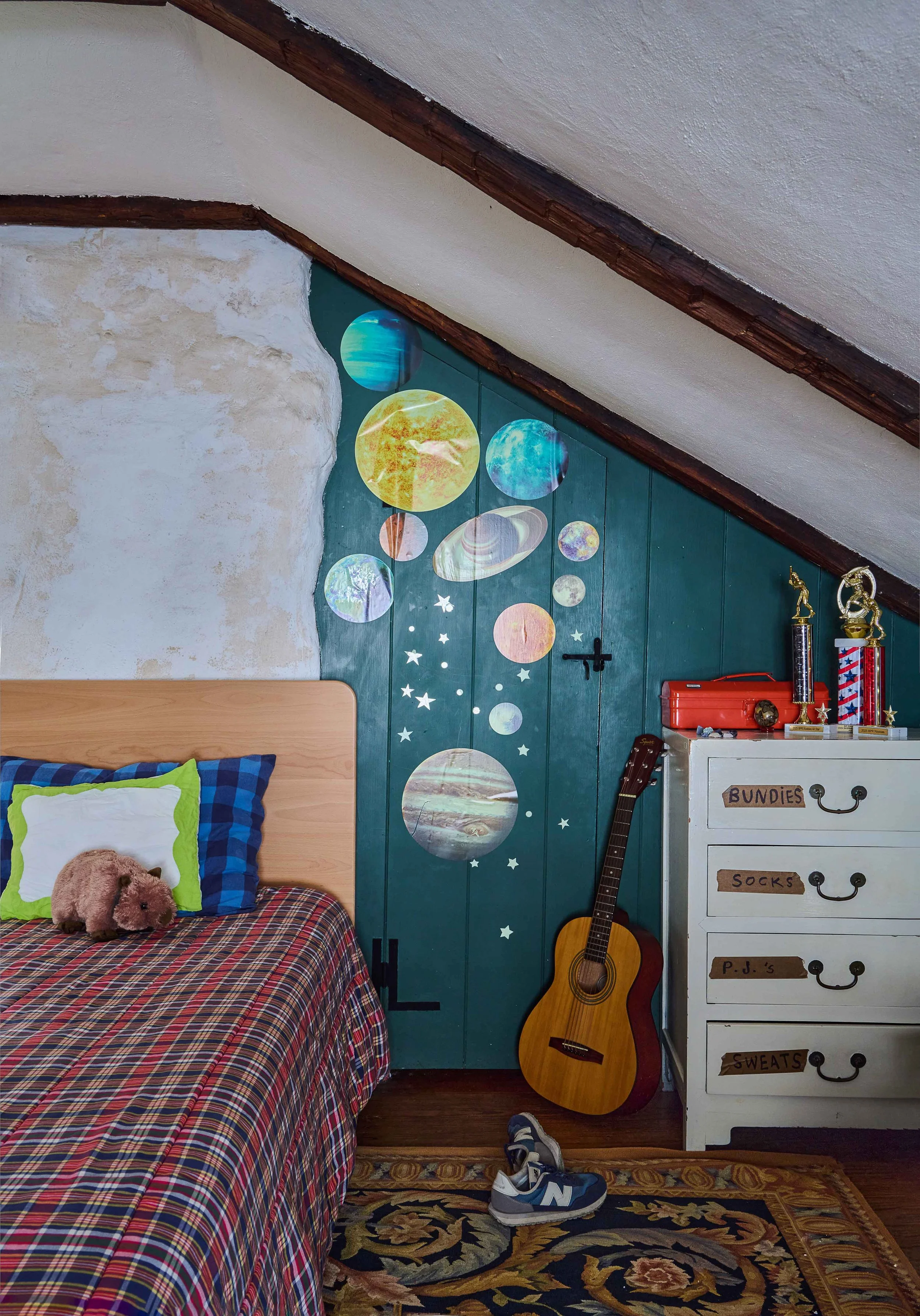 12-hobby-hill-farm-kids-bedroom-teal-planet-mural-original-attic-beams.jpg