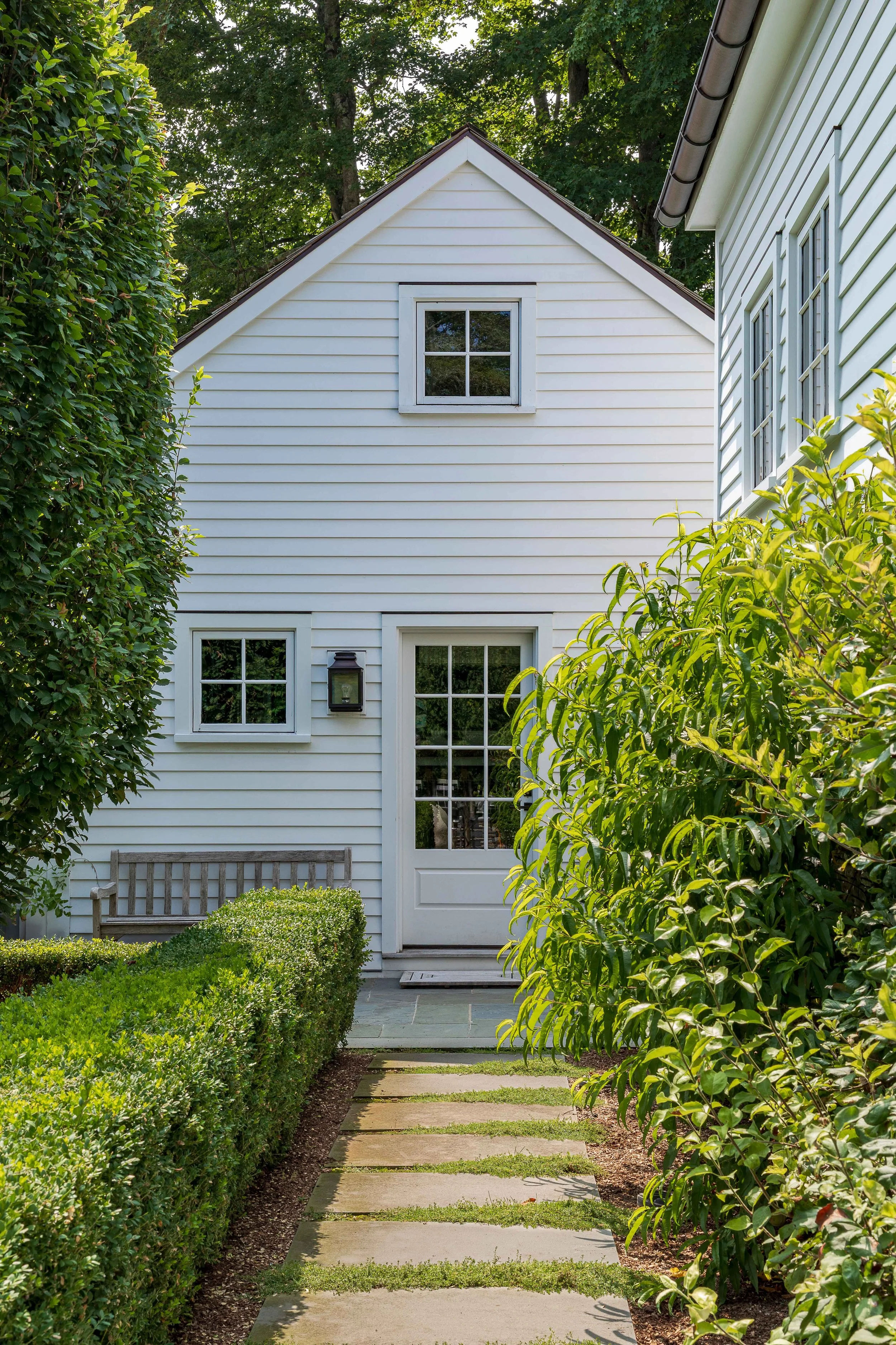07-garden-path-entry-outbuilding-landscape-detail.jpg