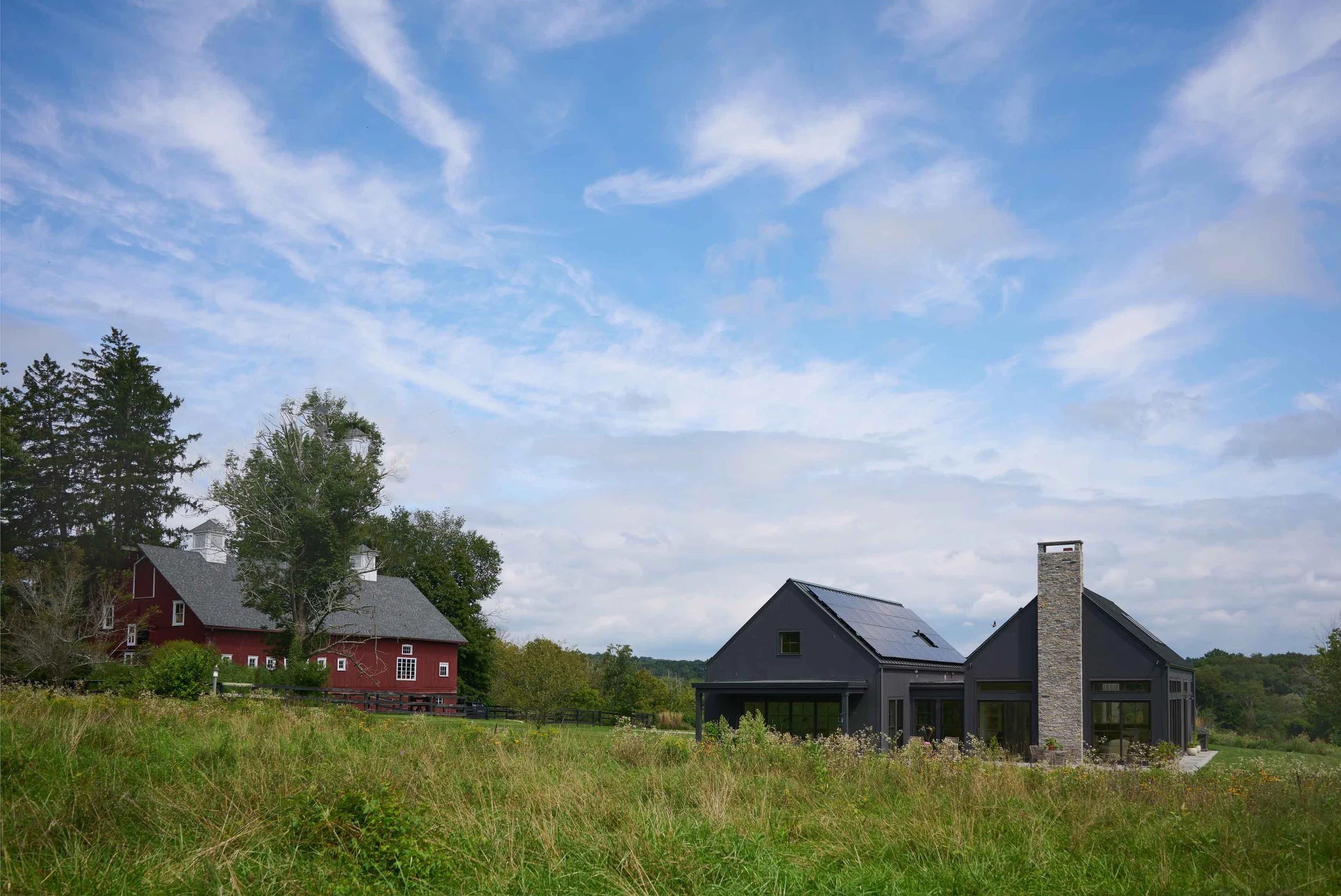 02-bedford-ny-three-barns-residence-barn-context-farmhouse-view.jpg