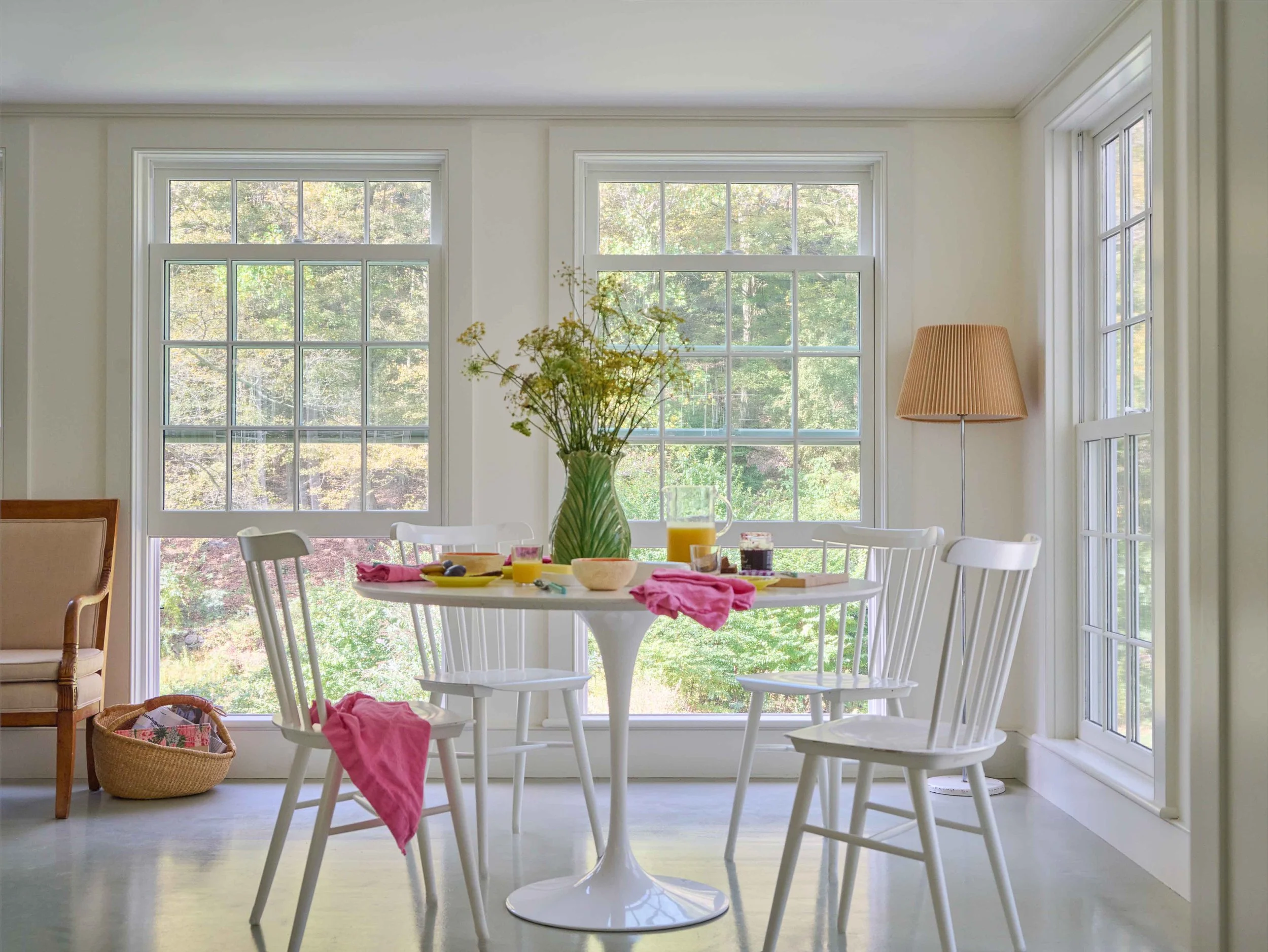 07-hobby-hill-farm-breakfast-nook-sitting-room-tulip-table-windsor-chairs.jpg