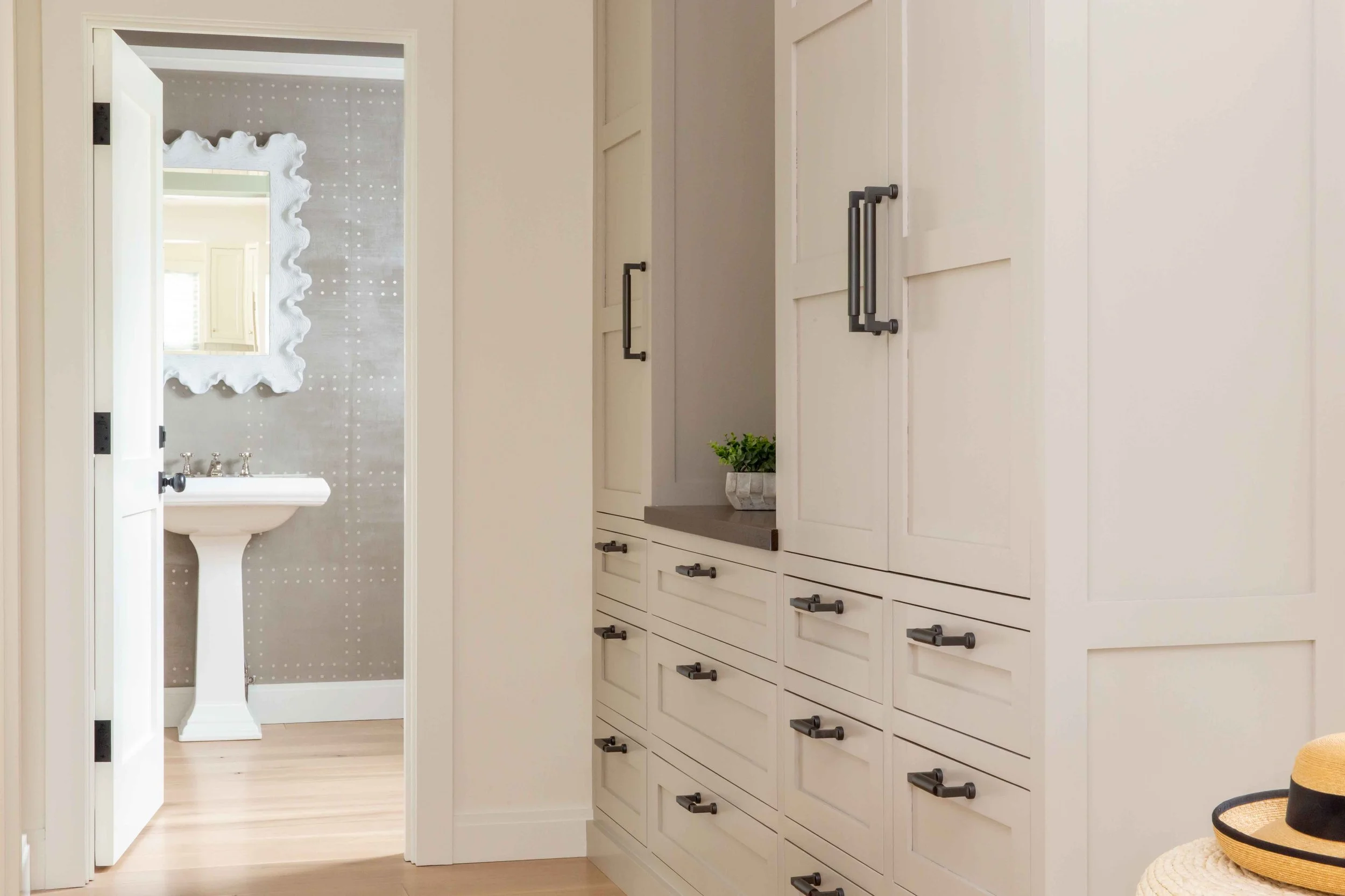 09-nantucket-custom-built-in-cabinetry.jpg