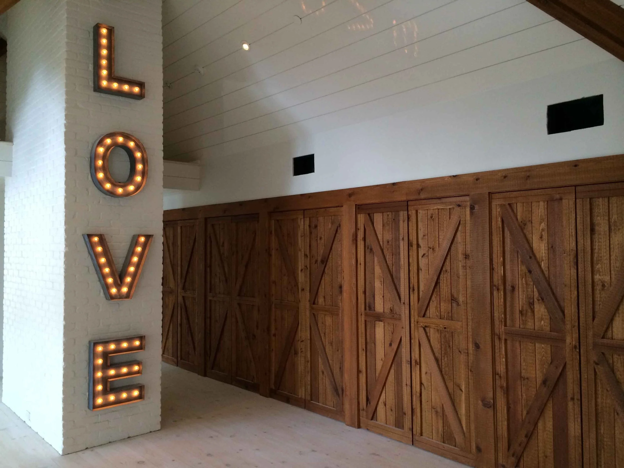 16-barn-wood-sliding-doors-interior-detail.jpg
