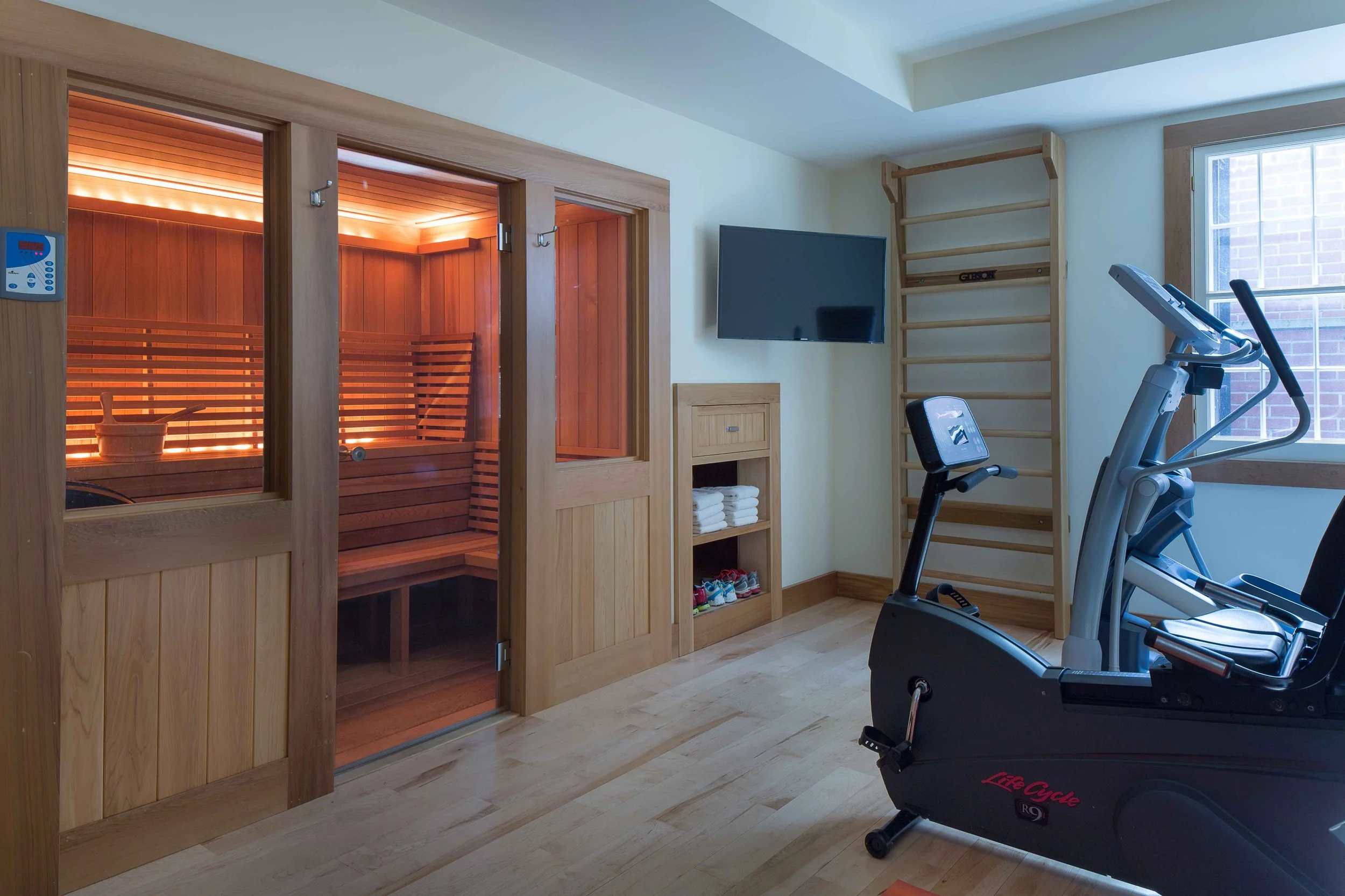 08-home-gym-sauna-wellness-room.jpg