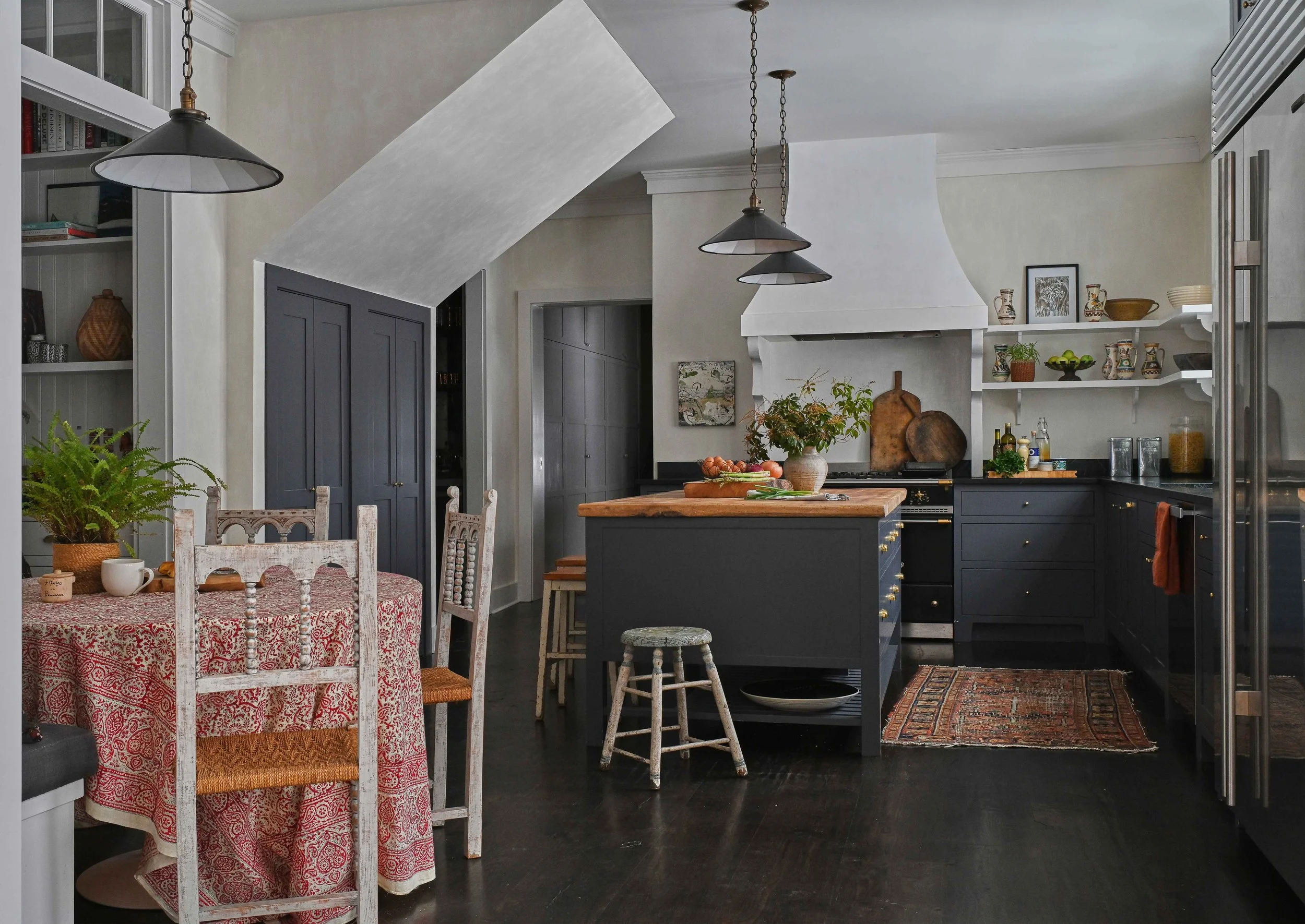 05-bedford-ny-greek-revival-kitchen-wide-island-dining.jpg