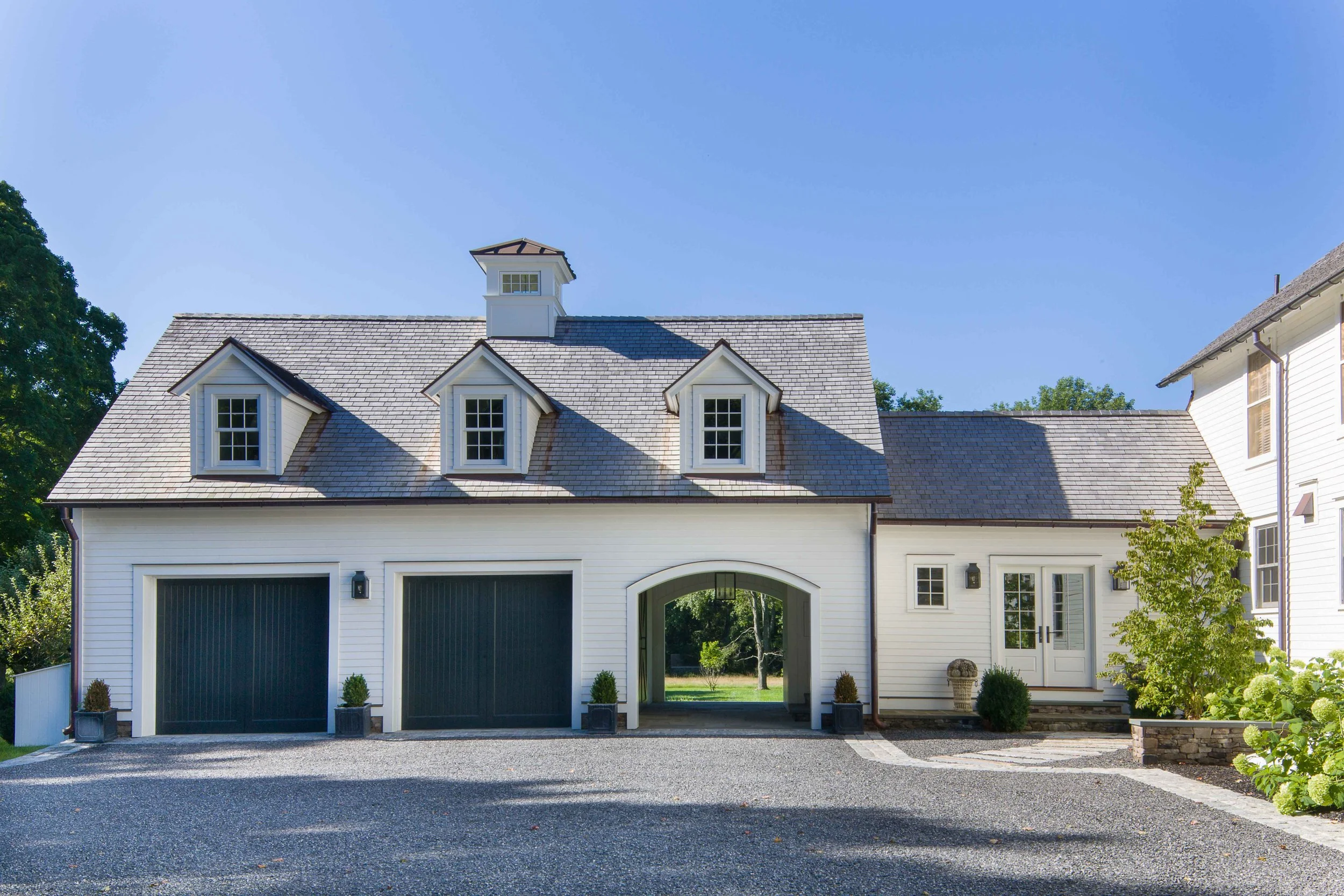 02-carriage-house-garage-guest-structure-bedford-ny.jpg