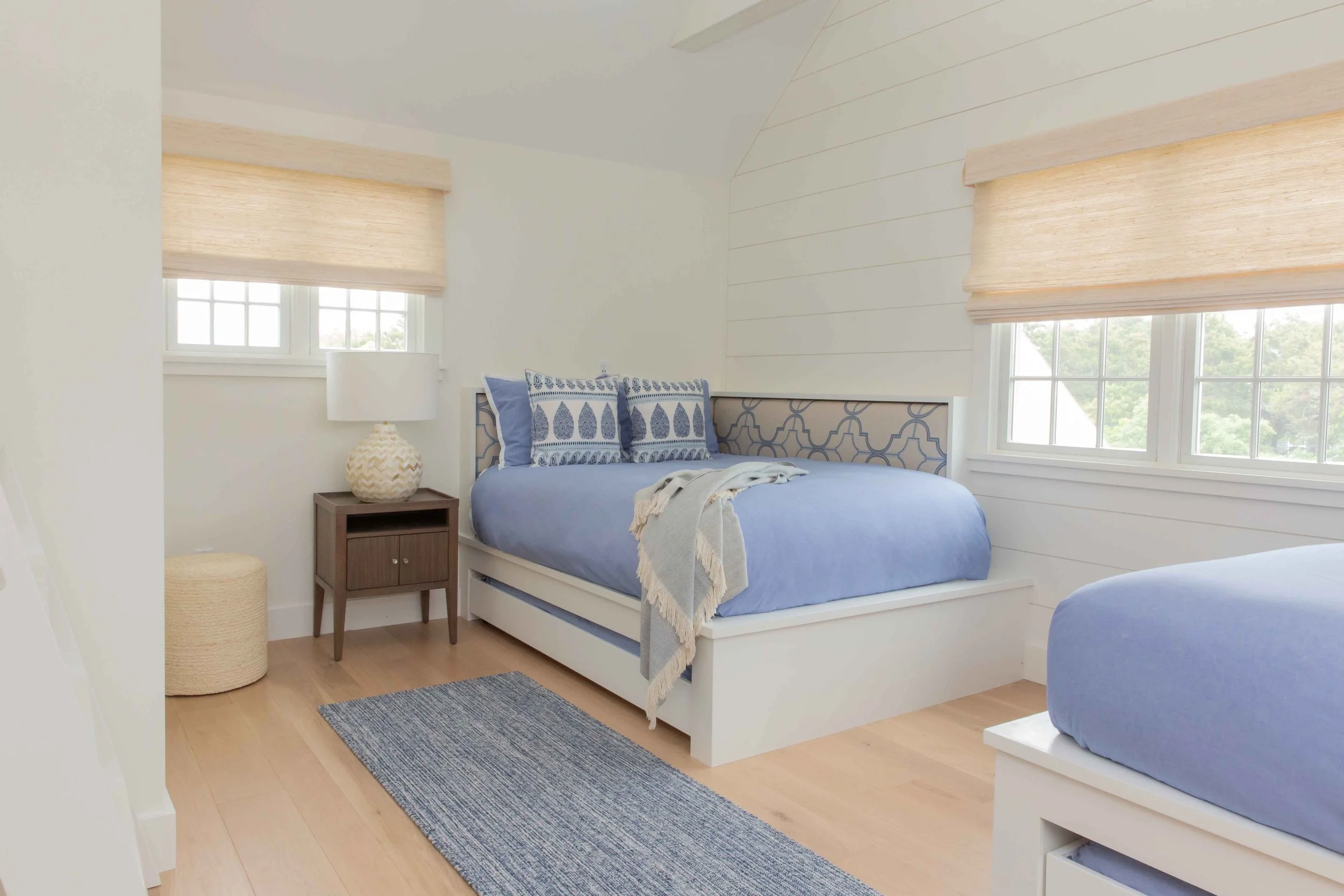 12-nantucket-guest-bedroom-coastal-blue-design.jpg