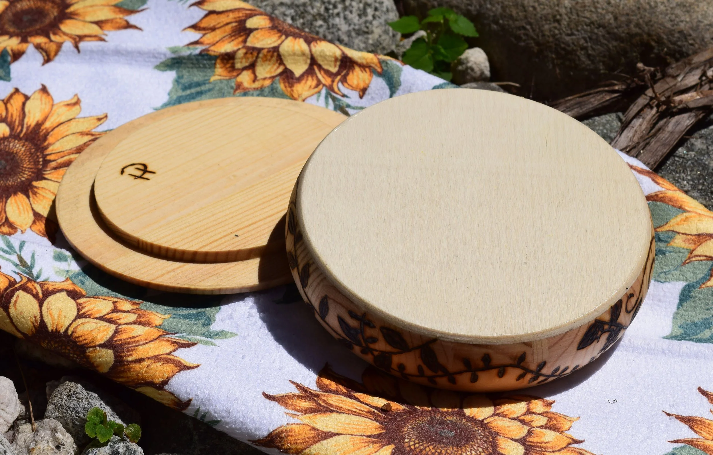 Sunflower Jewelry box bottom B.jpg