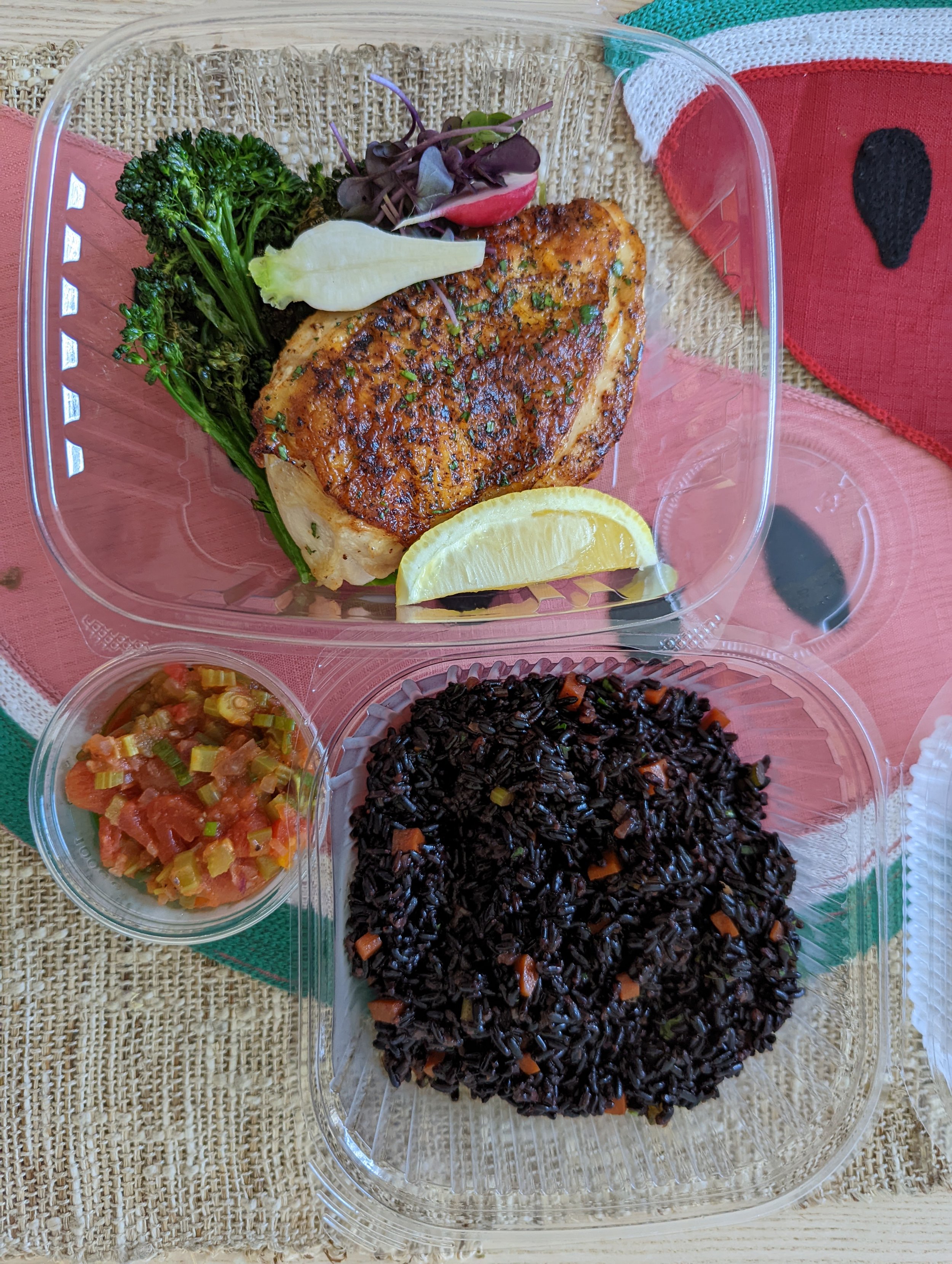 Rectangular containers with meals prepped for the future.