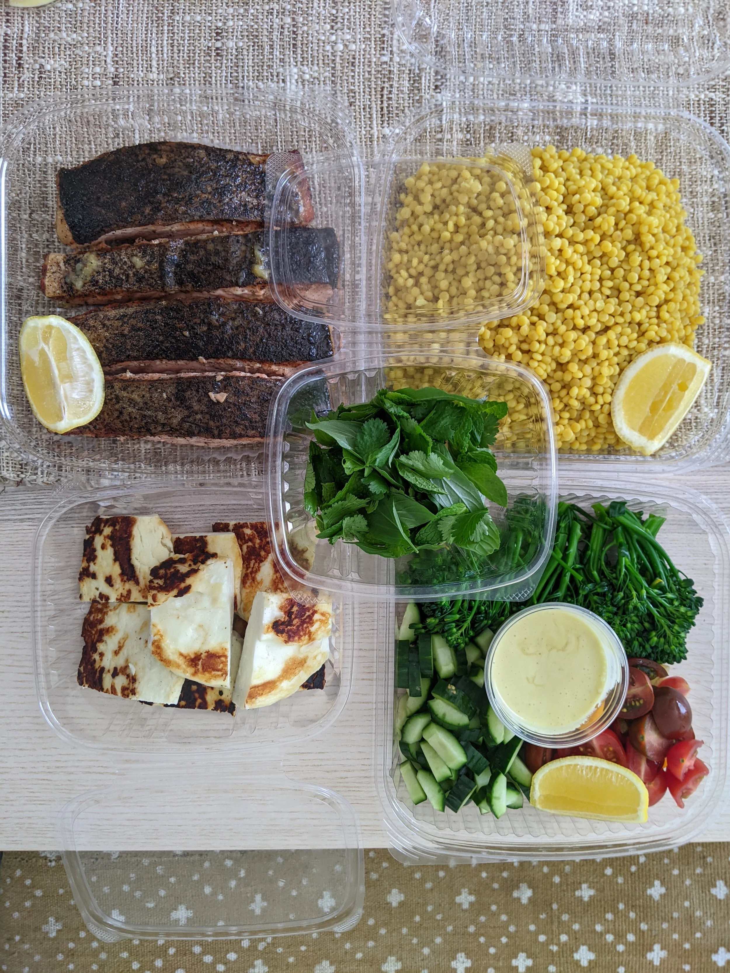 Rectangular containers with meals prepped for the future.