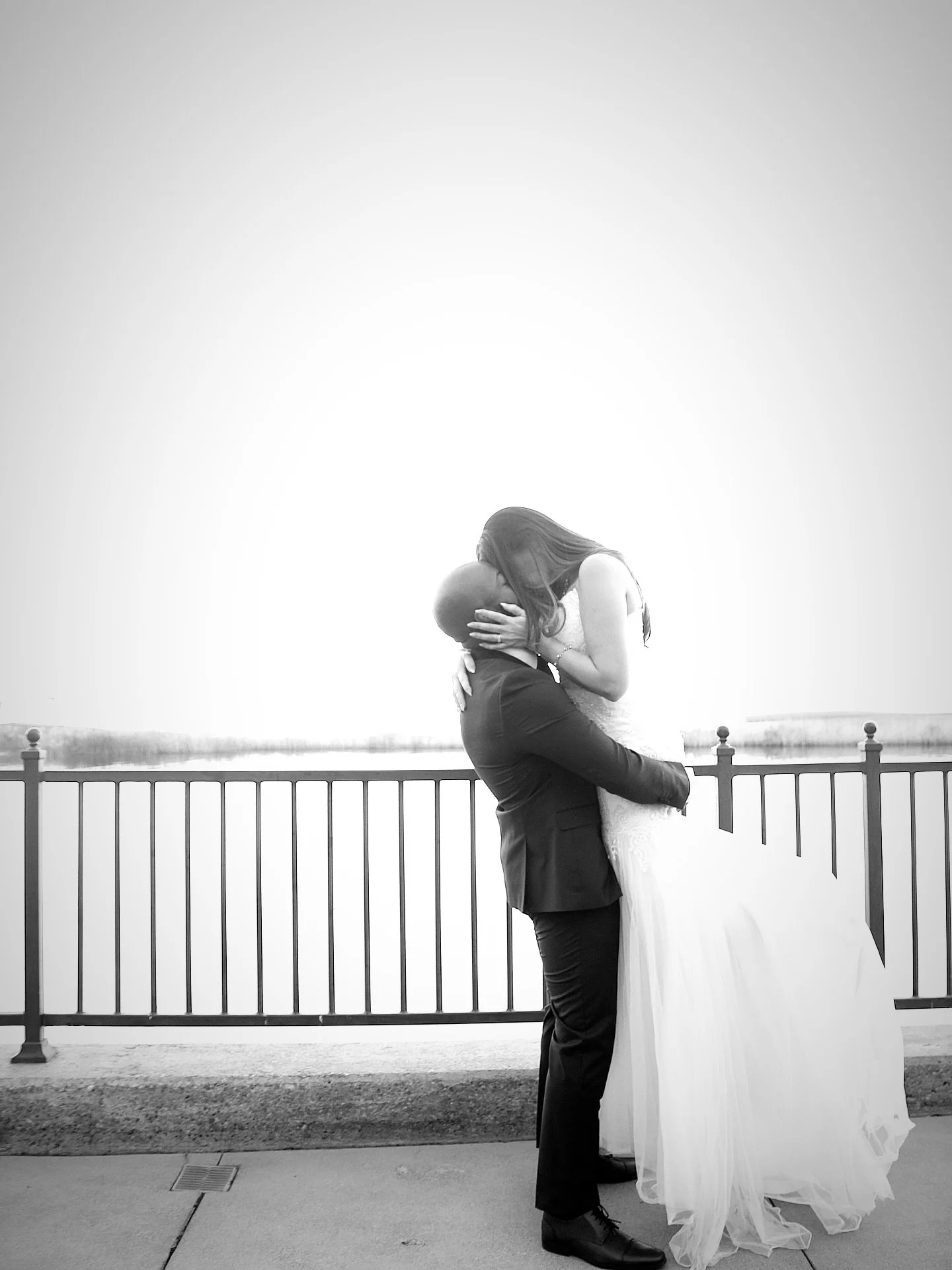Such a beautiful moment captured with this lovely couple! 🤍

#vegaswedding #marriedinvegas #vegaschapels #weddingday