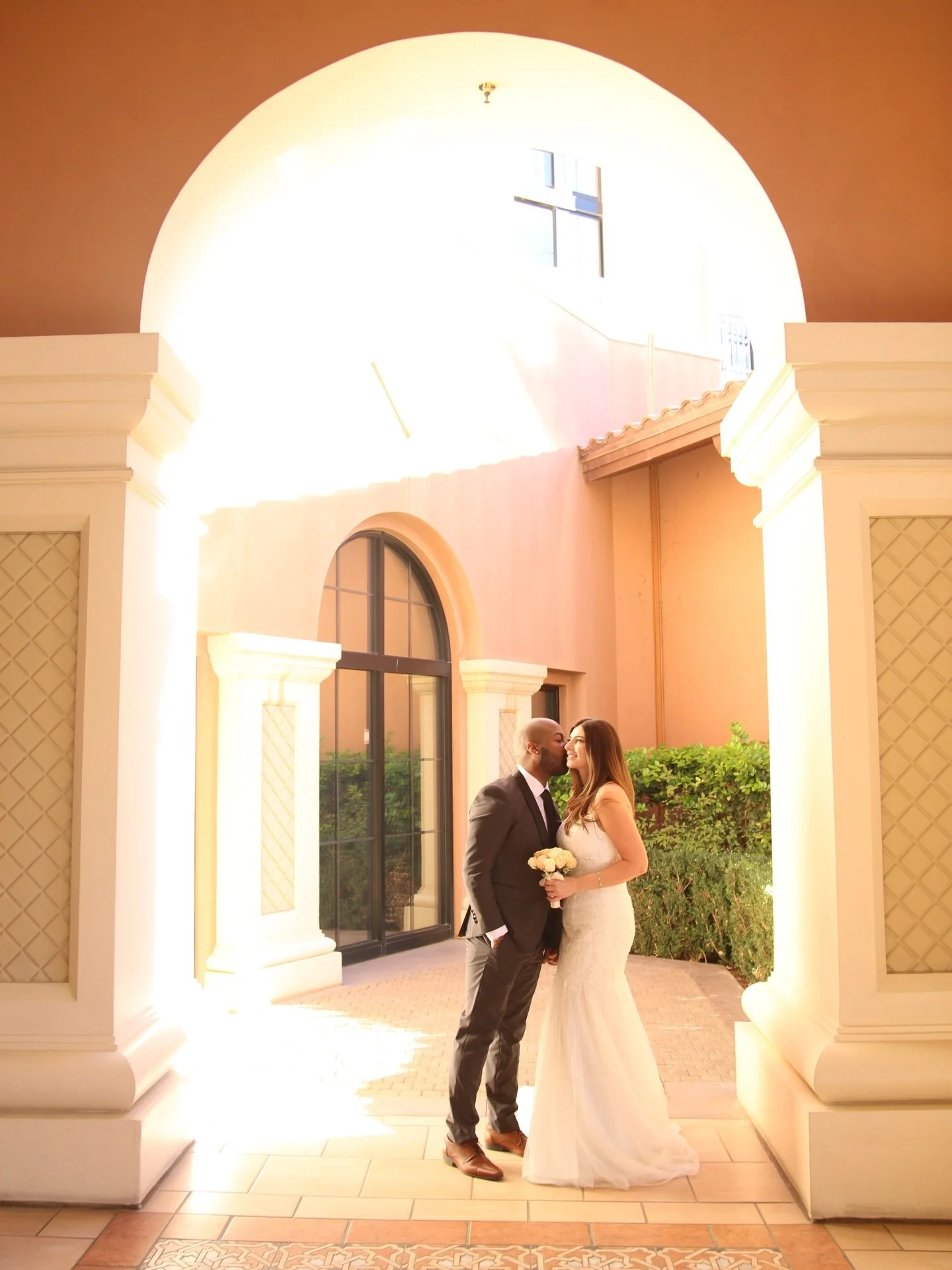 Wishing a warm congratulations to our beautiful couple on their wedding day! 💍