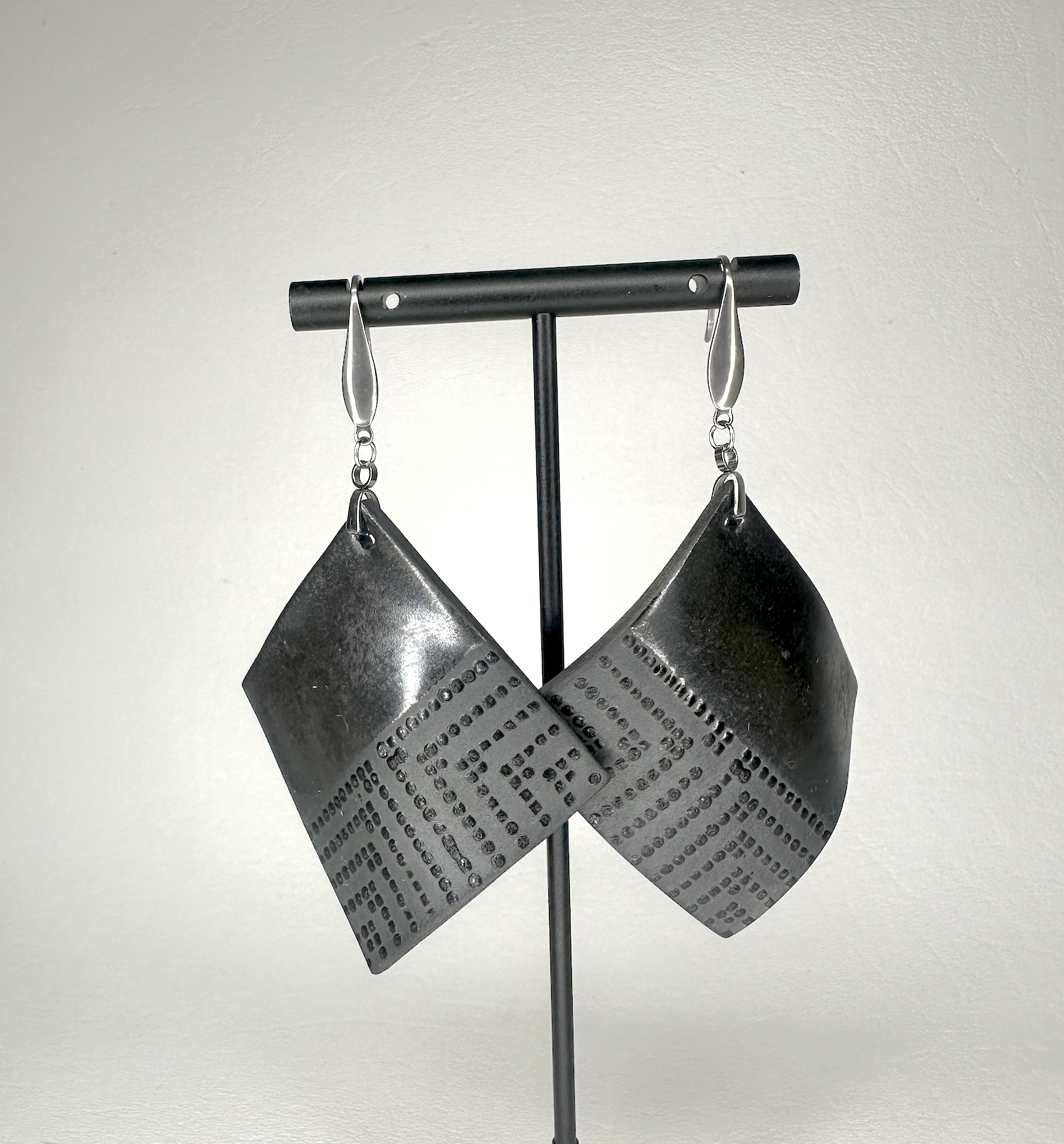 Black Reesh Earring
