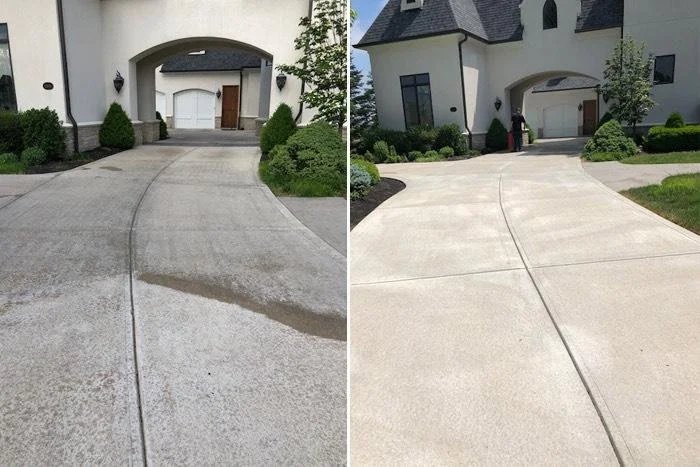 Vista antes y después de una reparación de la entrada de una casa, mostrando el mismo camino de entrada, con el lado izquierdo sucio y desgastado y el lado derecho limpio y reparado.