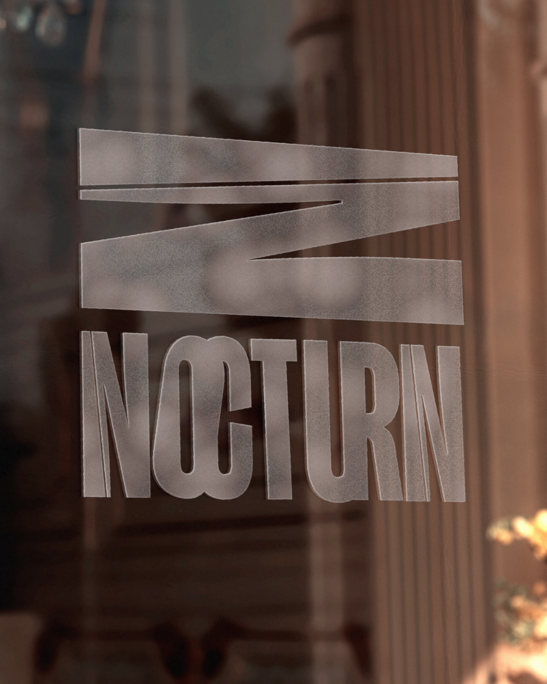 Frosted glass door with the words 'NOC TRIN' and a stylized Z design.