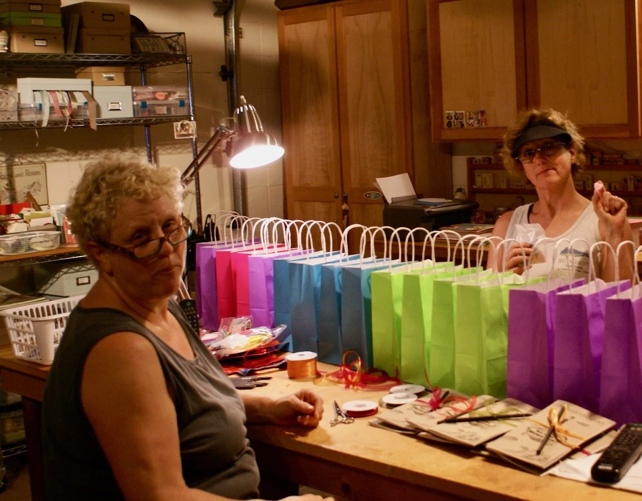 rob wendy gift bags DSC00532.jpeg
