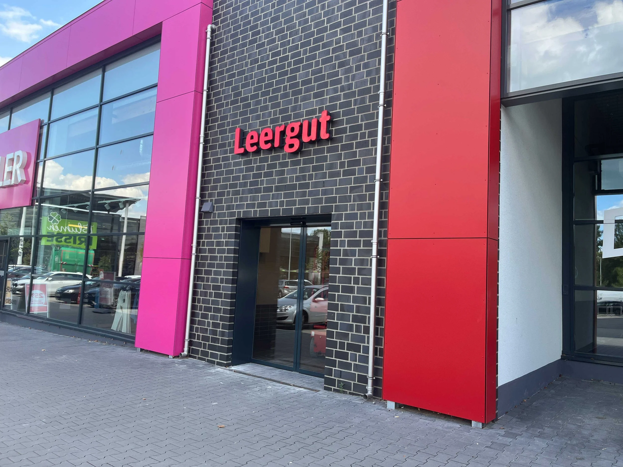 Monolitho-lichtwerbesysteme-REWE-3.jpg
