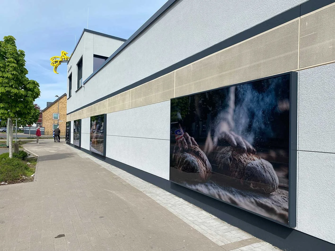 Monolitho-lichtwerbesysteme-Transparentanlagen-EDEKA-Bienemann-1.jpg