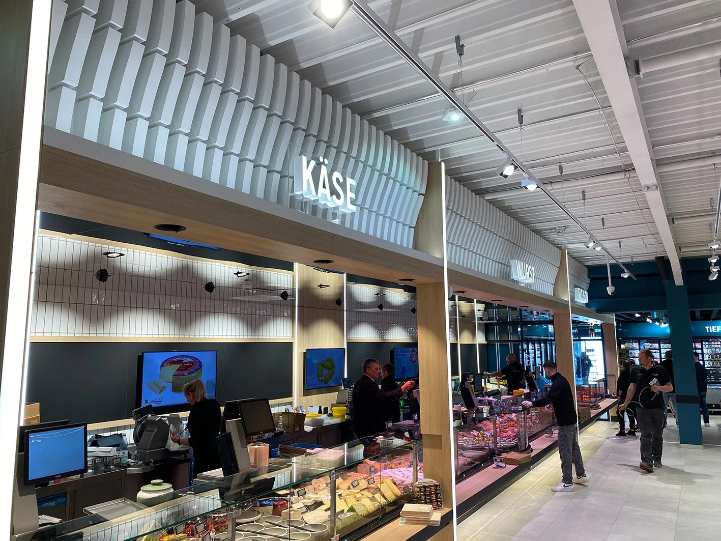 Monolitho-lichtwerbesysteme-Profilbuchstaben-EDEKA-Bienemann-03.jpg